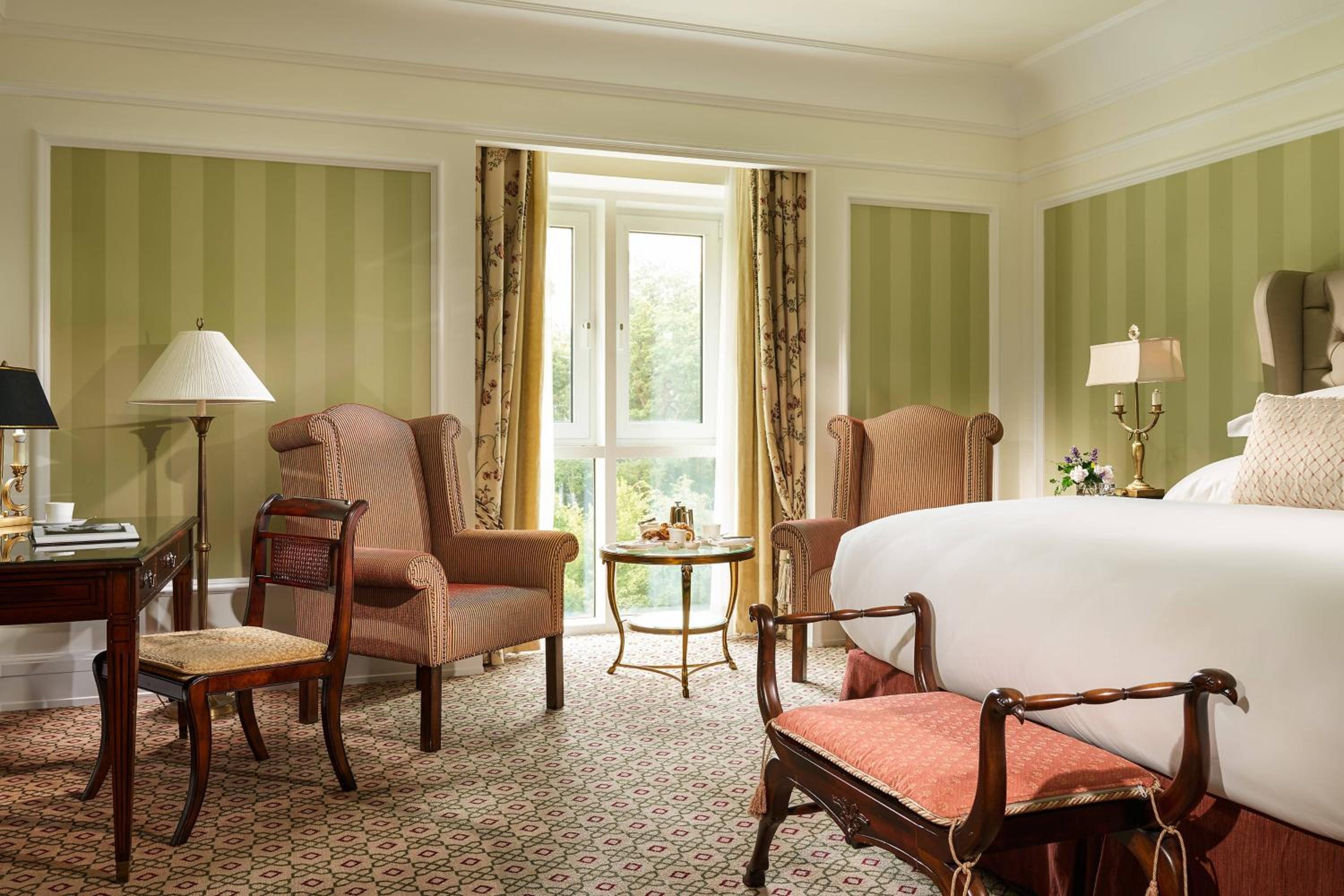 Guest room, 1 King, Classic Deluxe - Photo 4