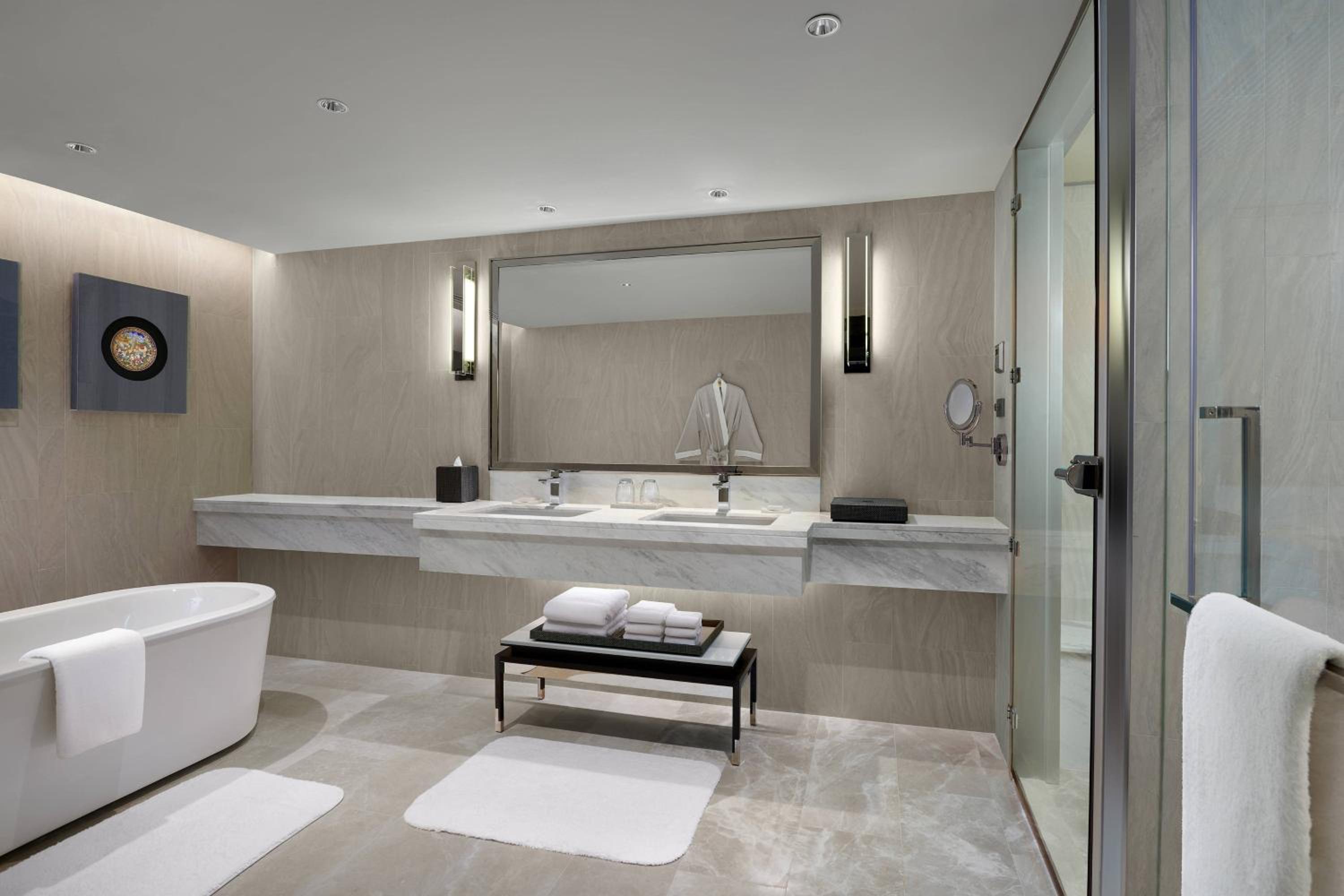 JW Suite with Lounge Access thumbnail 5
