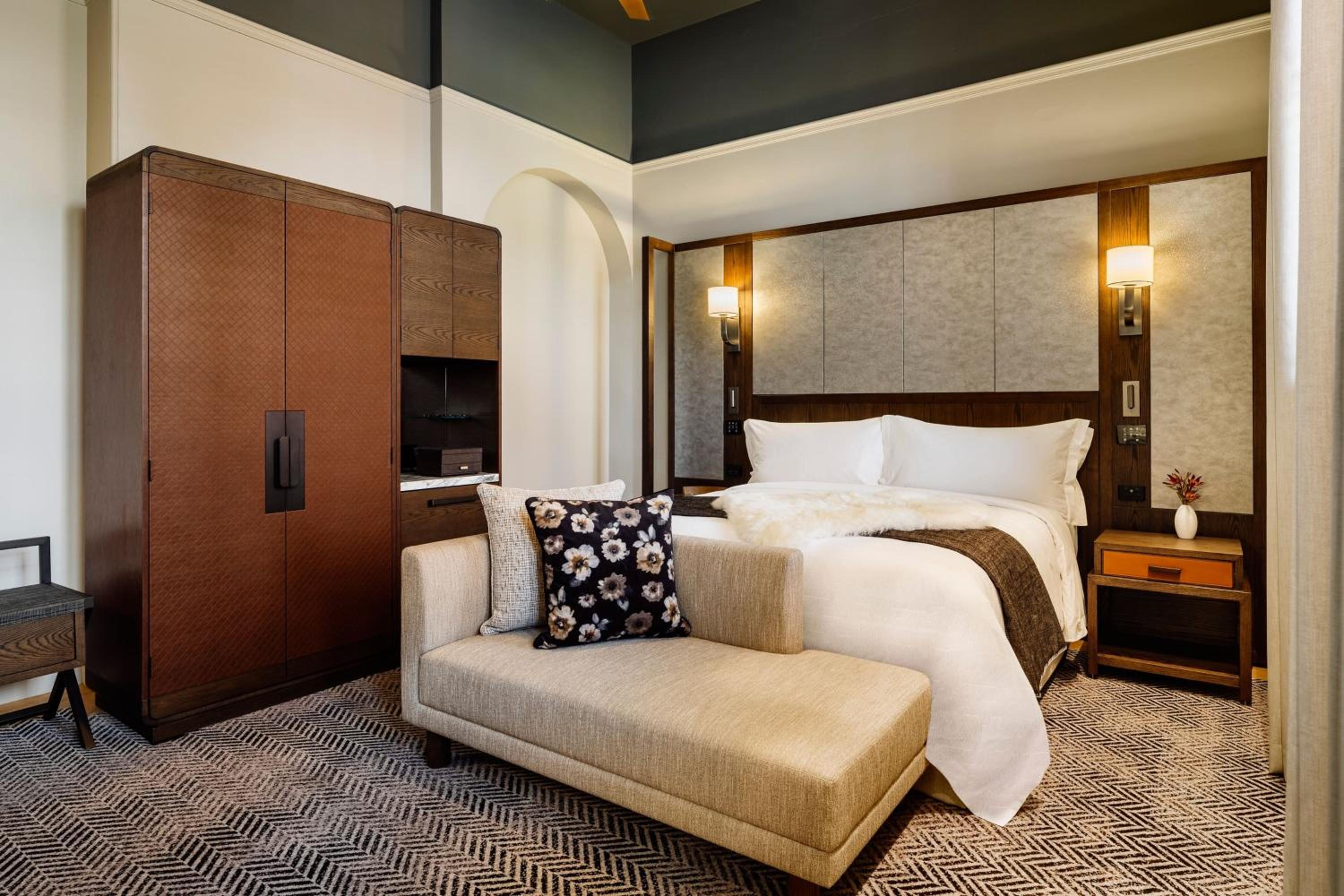 Grand Heritage King Room - Photo 1