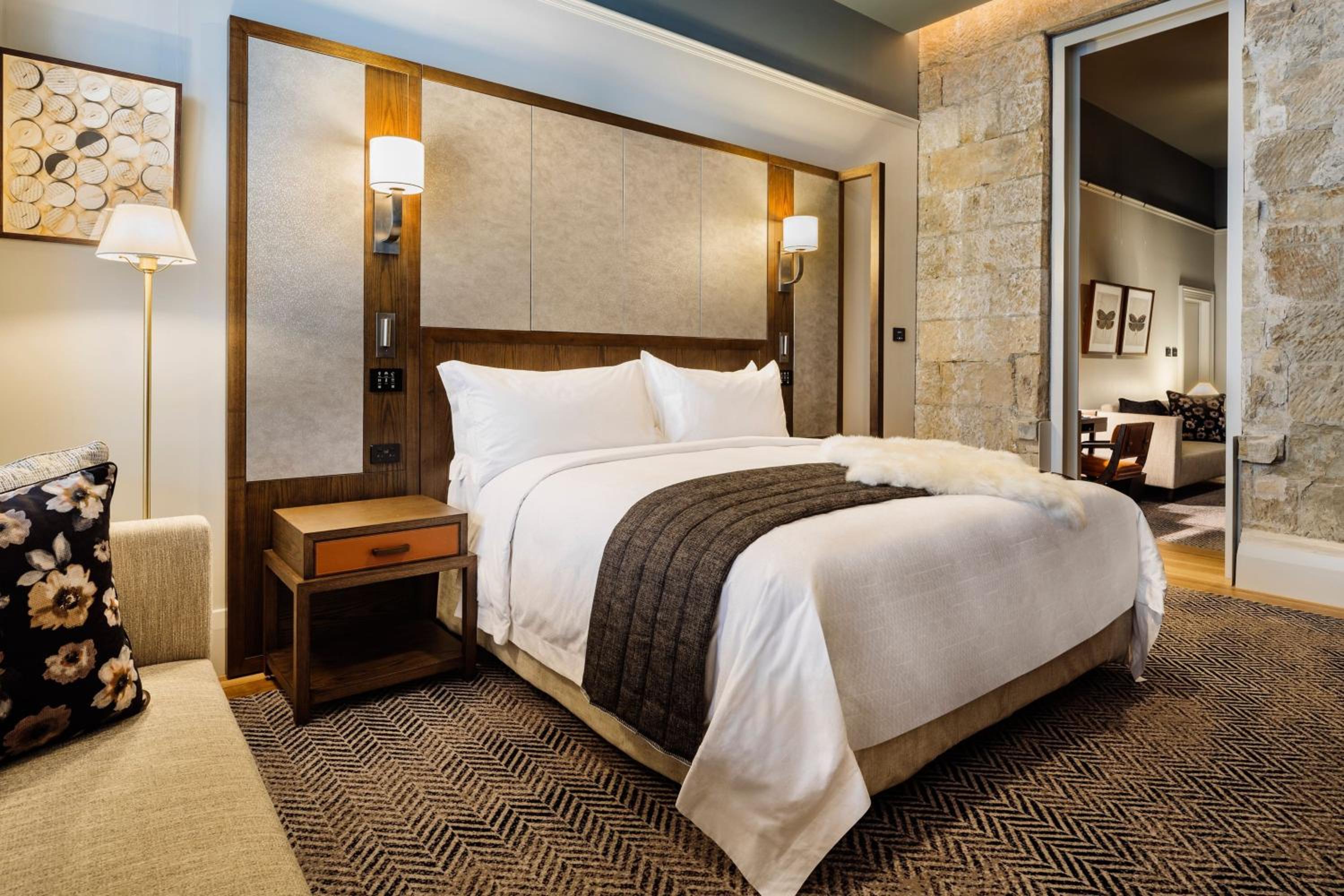 Heritage King Suite - Photo 6