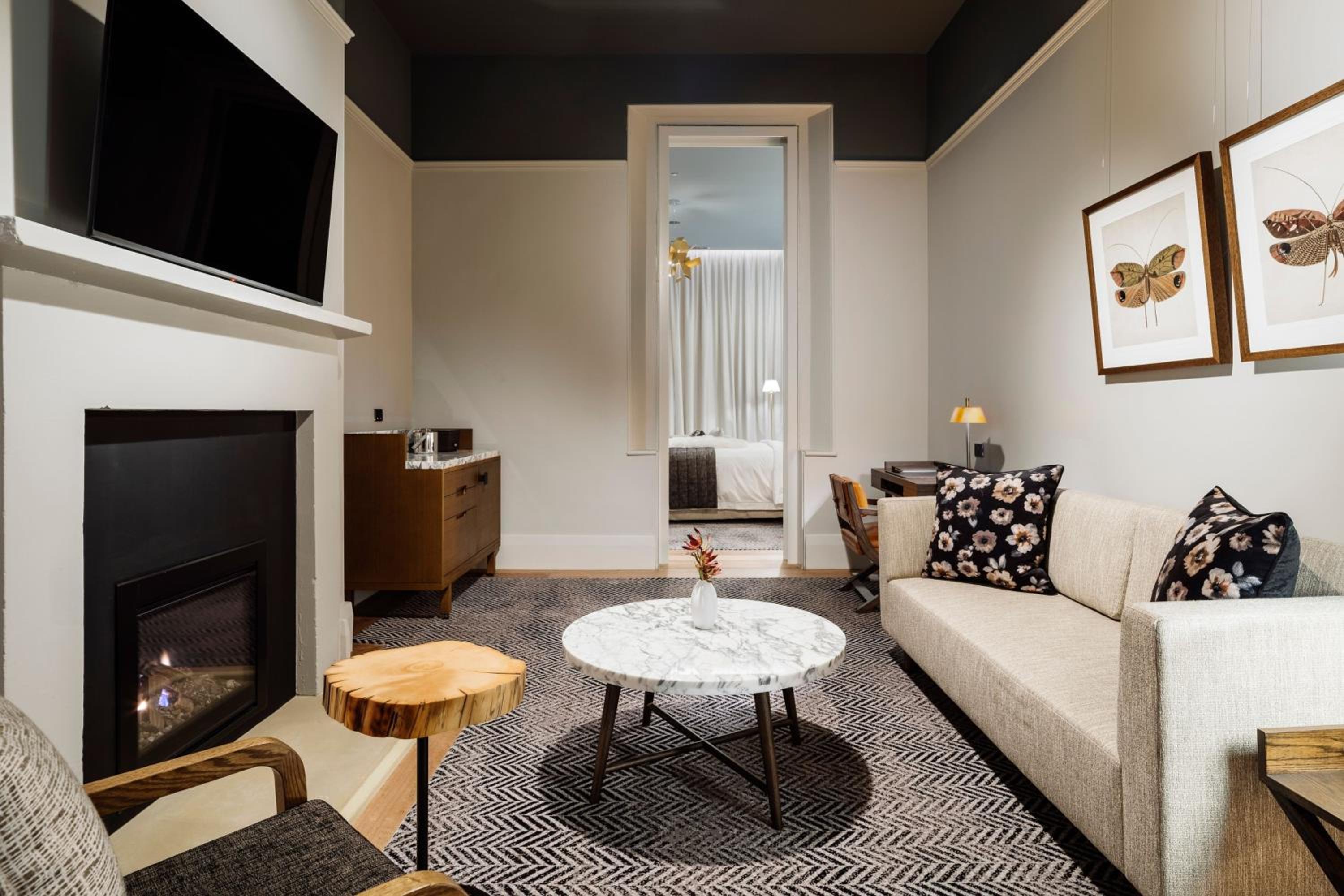 Heritage King Suite - Photo 3