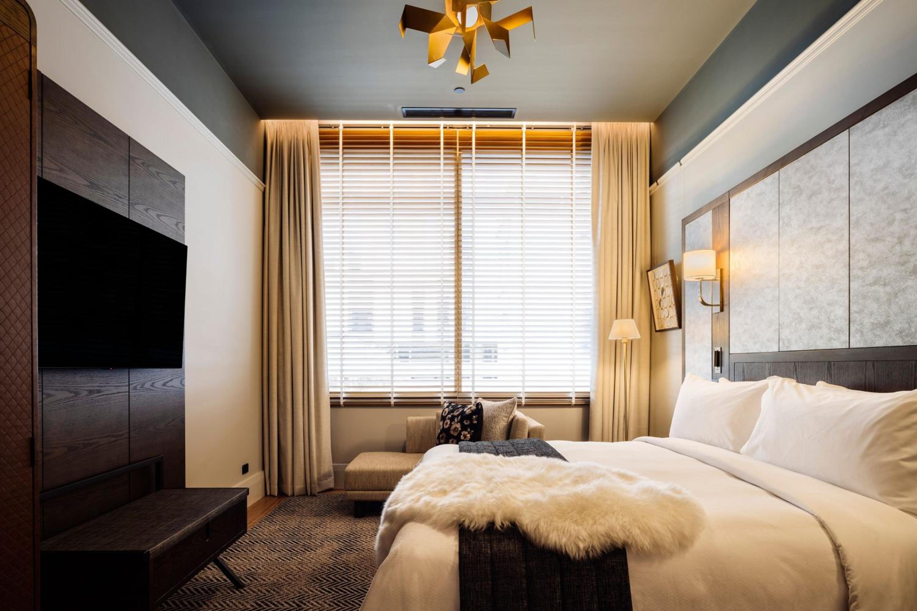 Heritage King Suite - Photo 4