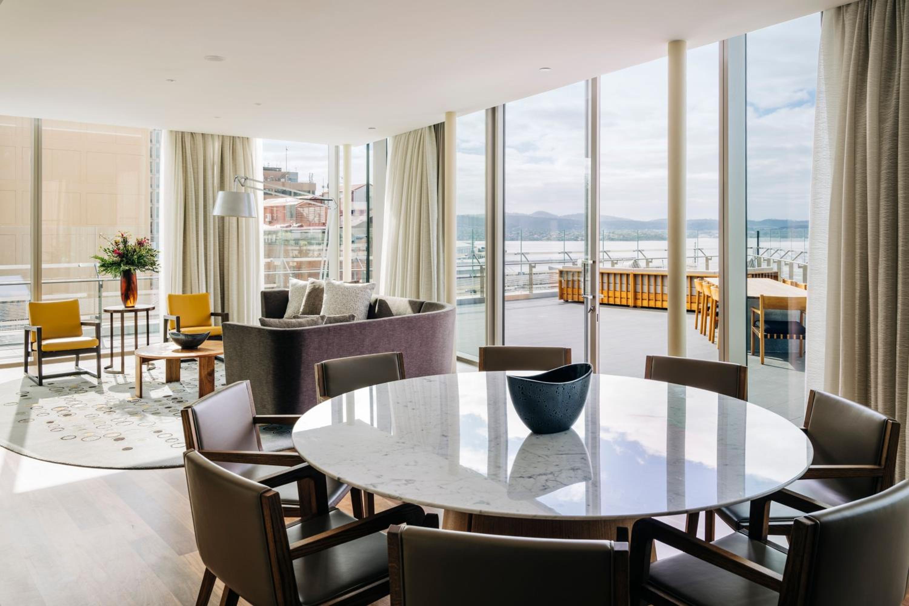 Aurora King Suite