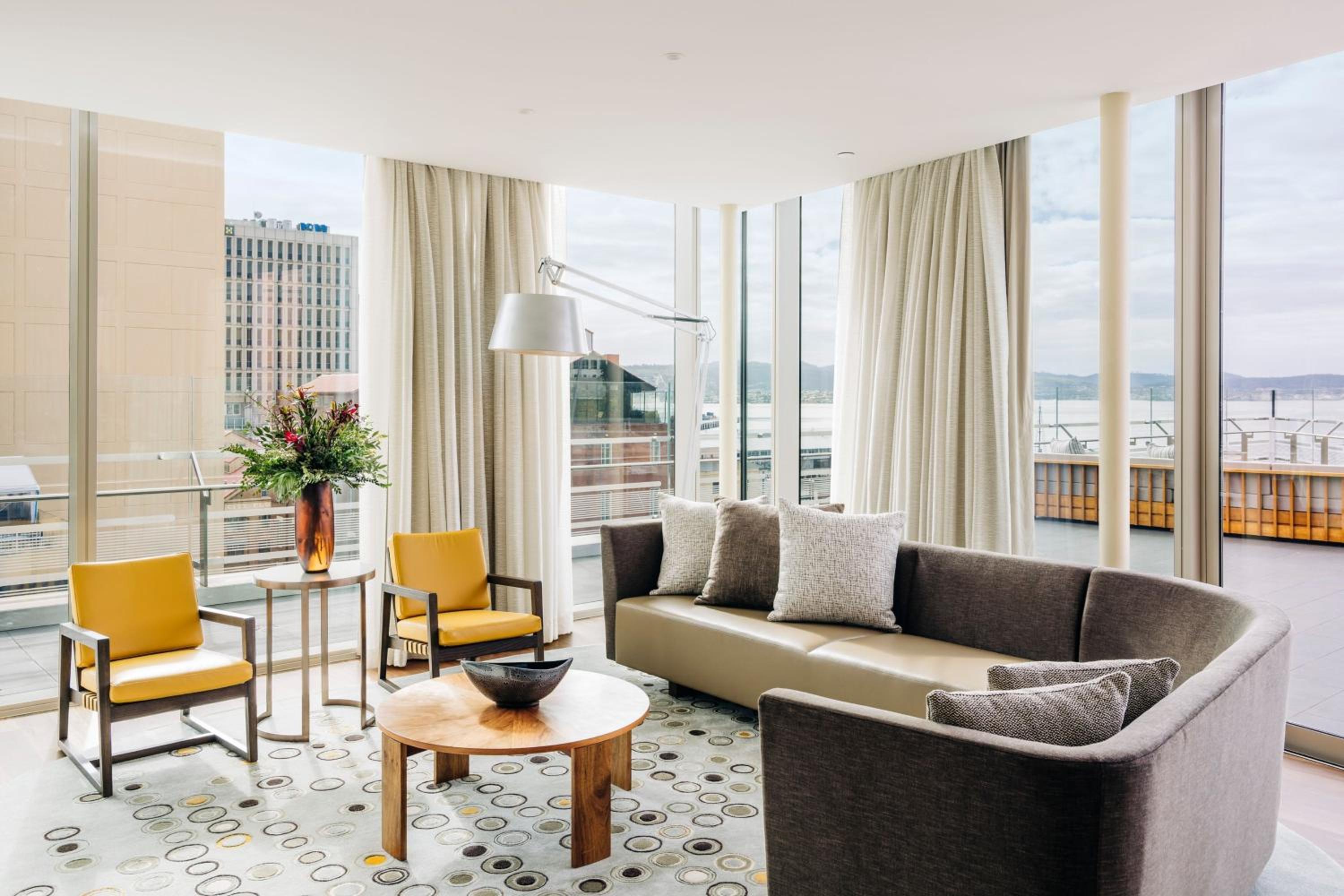 Aurora King Suite