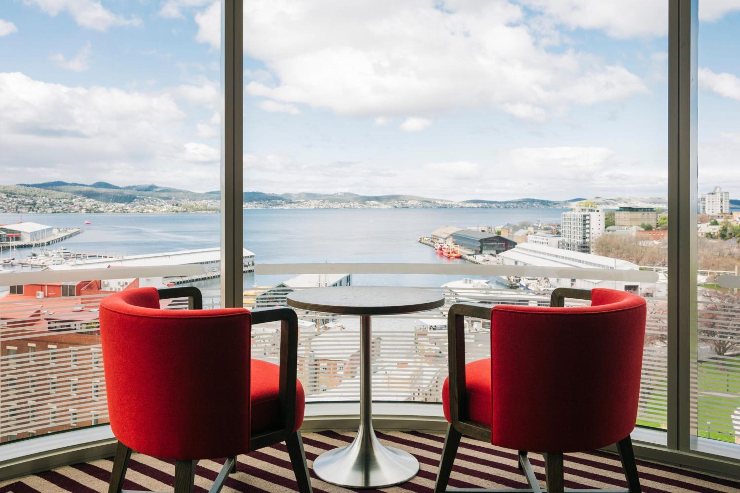 Panoramic Water View King - Photo 3