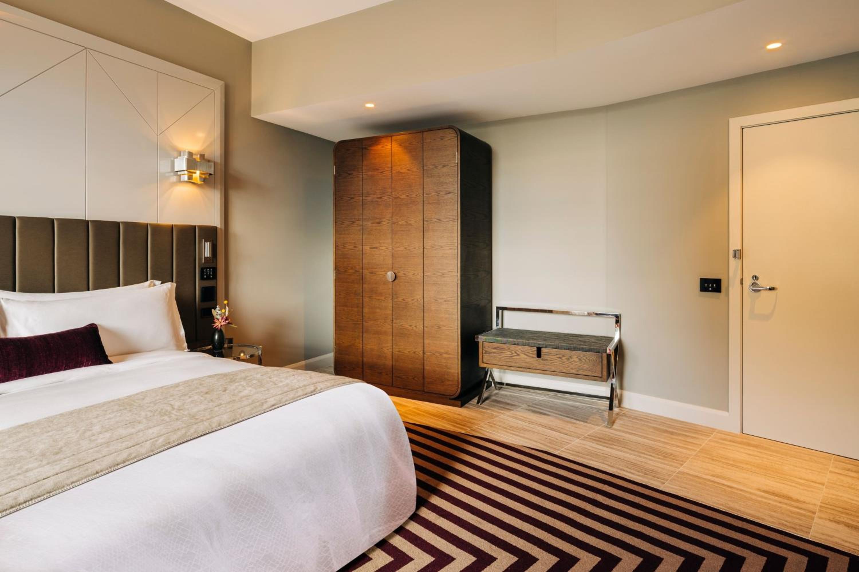 Tasman Accessible King Room - Photo 5
