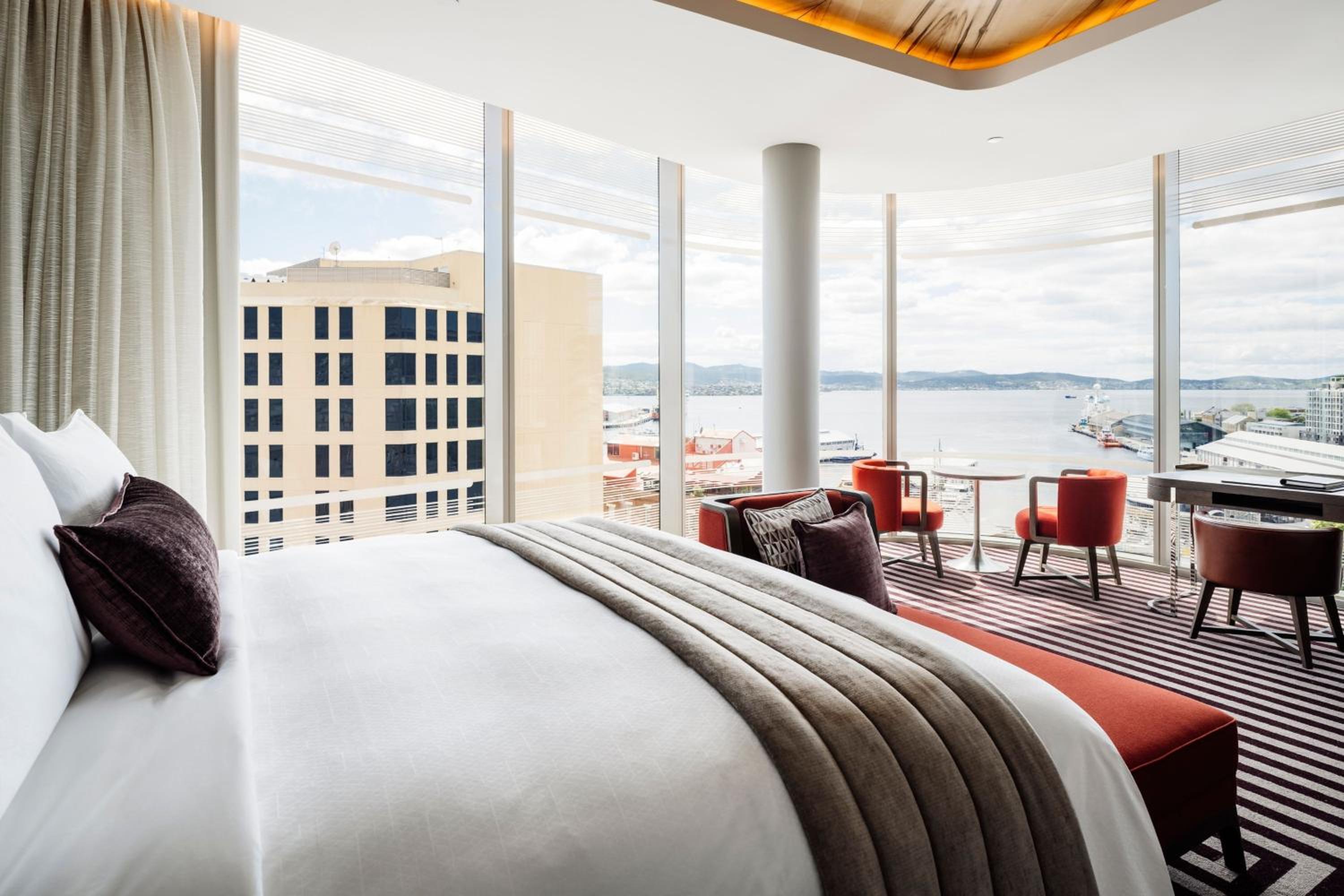 Panoramic Water View King - Photo 1