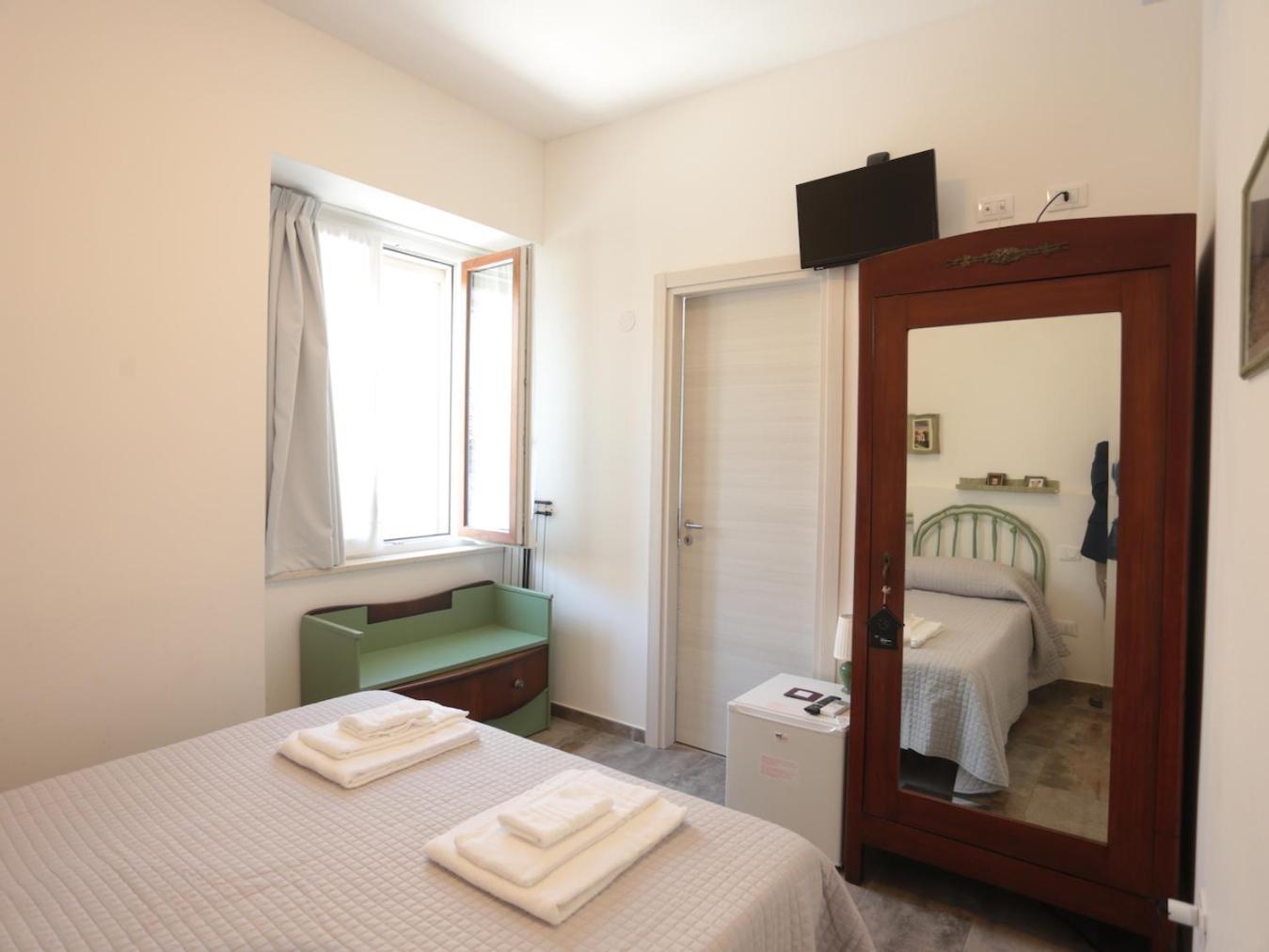Double Room with Private Bathroom photo 1