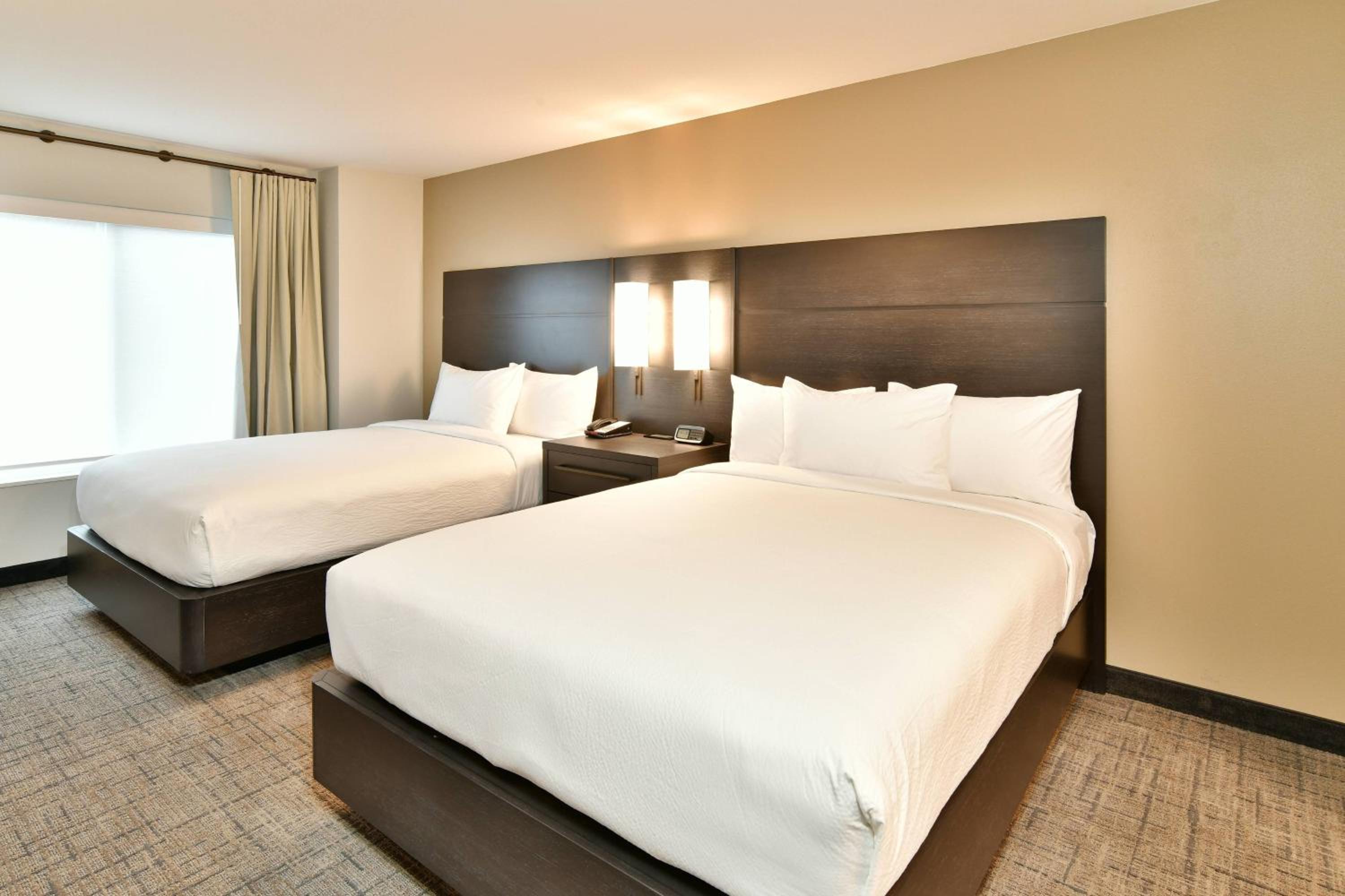 One-Bedroom Suite with Two Queen Beds and Sofa Bed - Photo 2