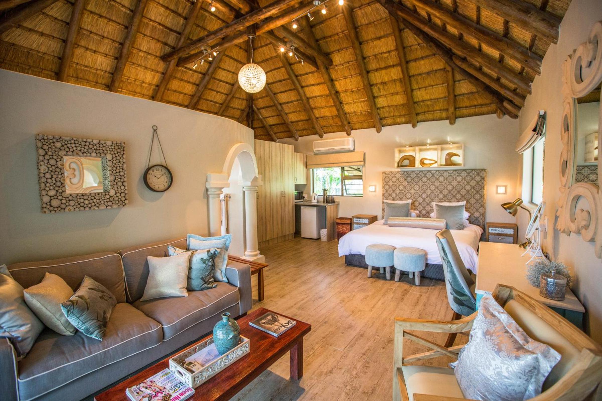 Family Room - Photo 17