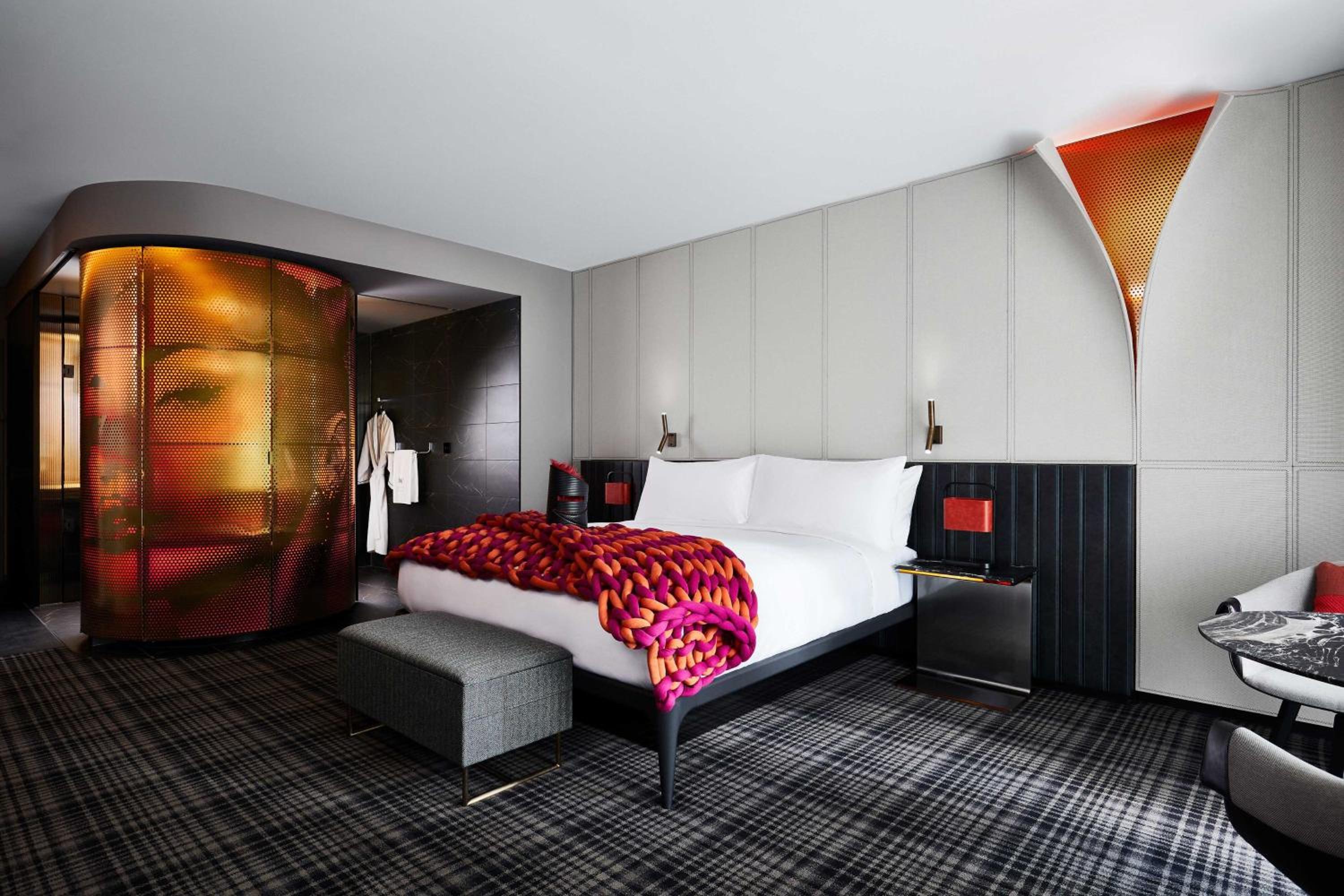 Superior Room, Larger Guest Room, 1 King - Photo 5
