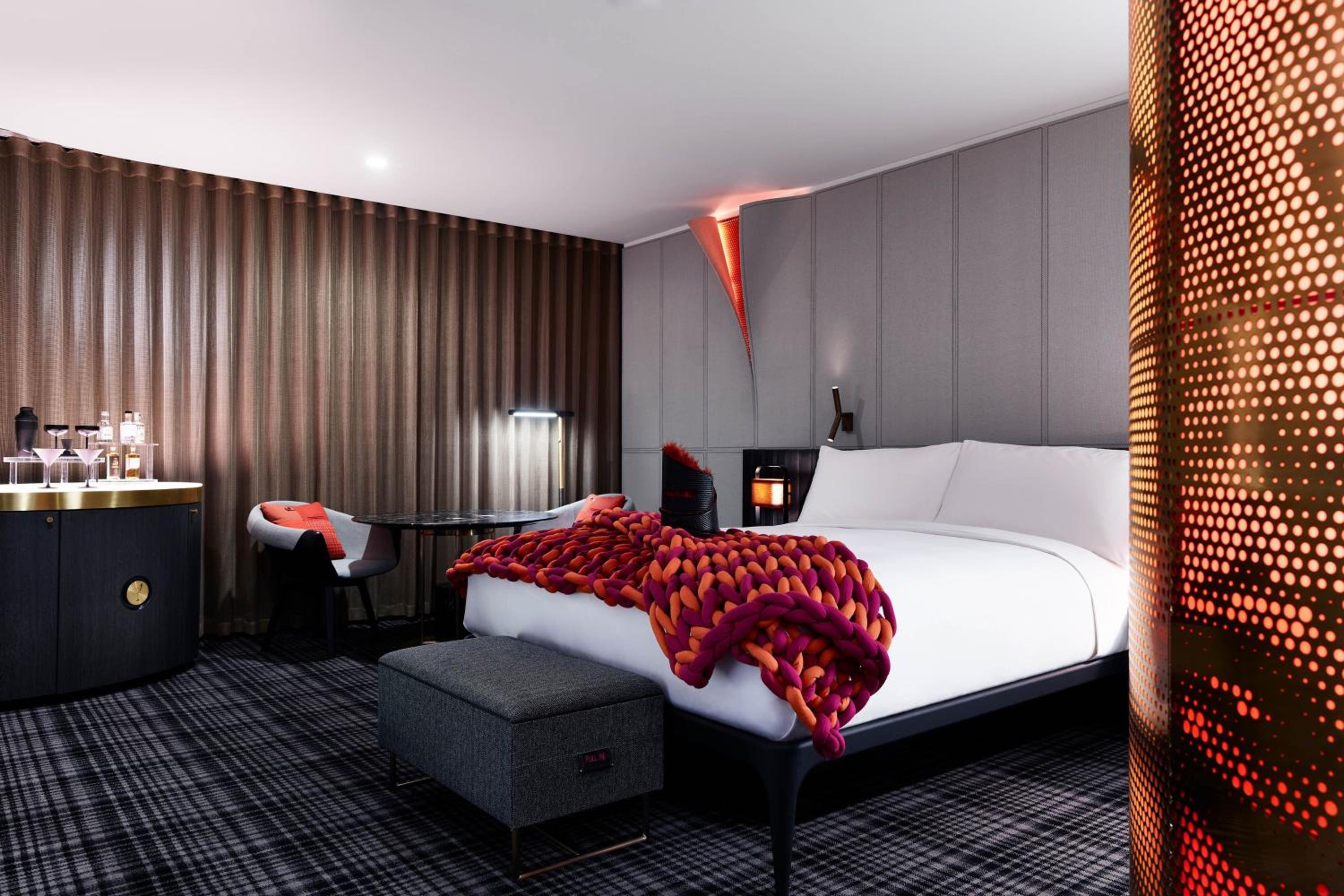 Premium Room, Larger Guest Room, 1 King, Corner Room - Photo 1