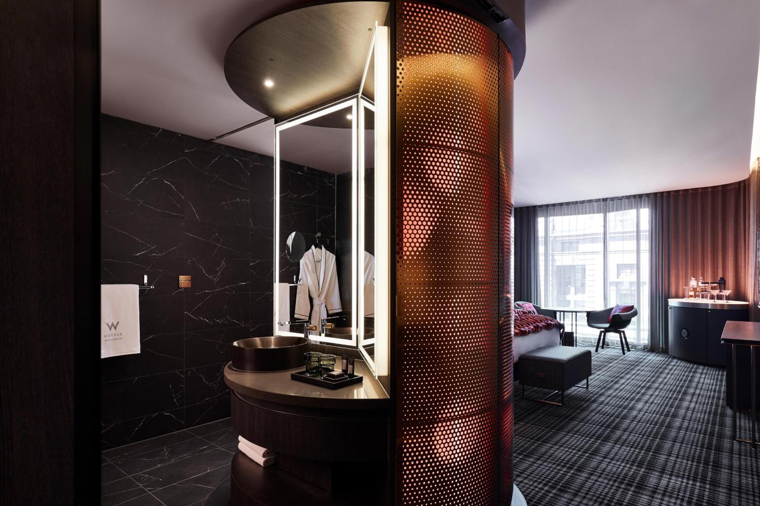 Superior Room, Larger Guest Room, 1 King - Photo 3