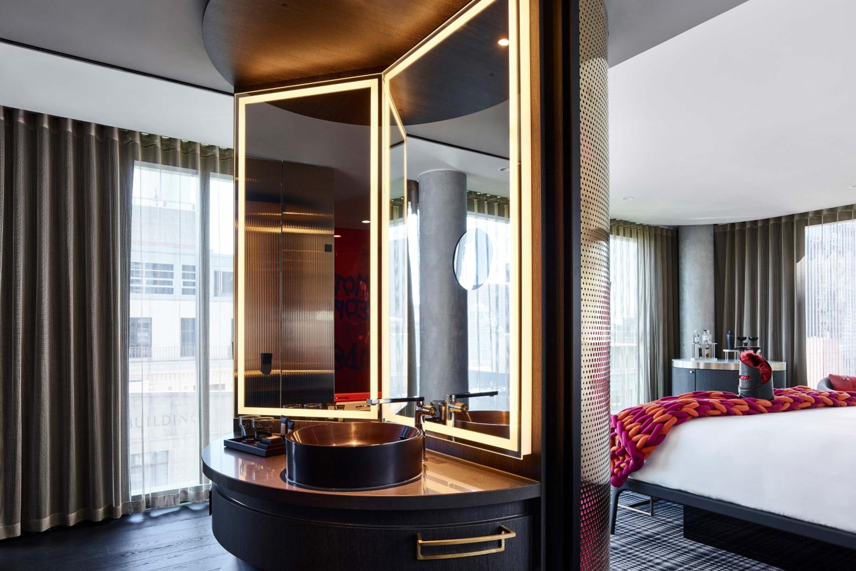 Premium Room, Larger Guest Room, 1 King, Corner Room - Photo 3