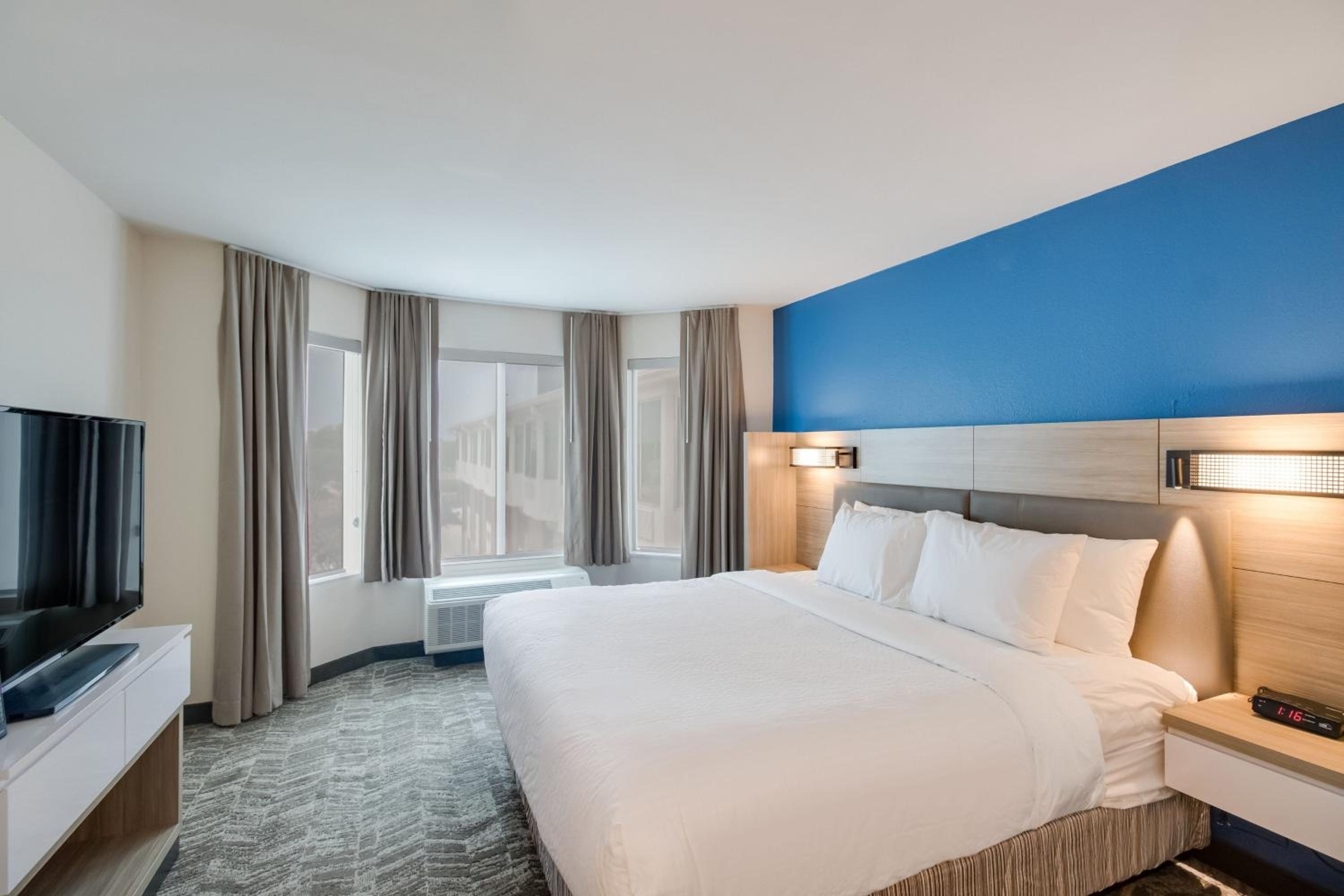 King Suite with Sofa Bed - Photo 3