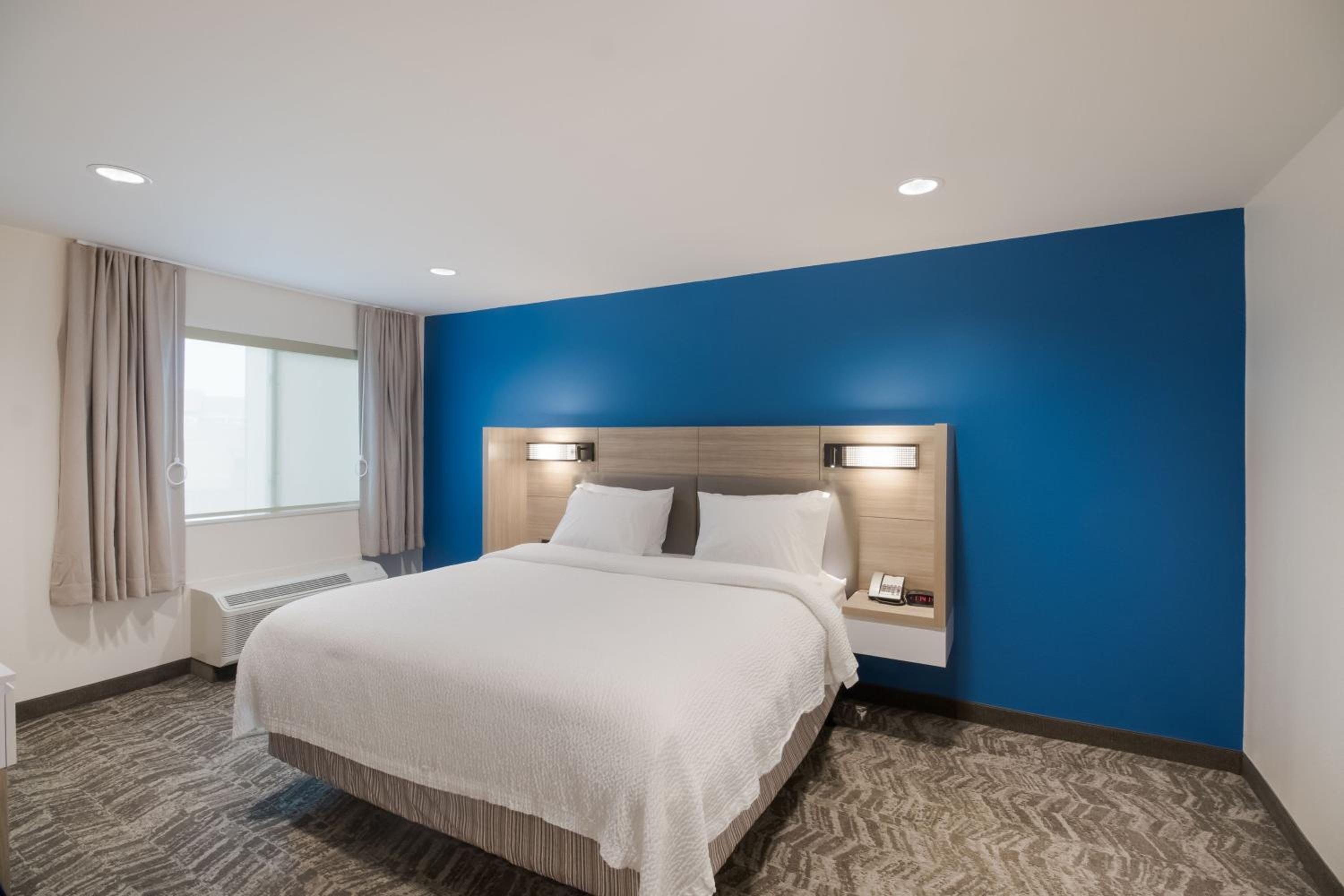 King Suite with Sofa Bed - Photo 4