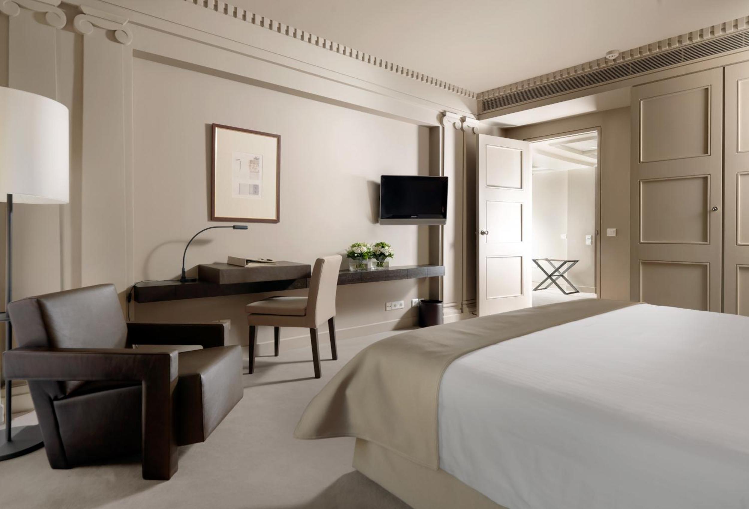 Deluxe City View Suite  photo 1