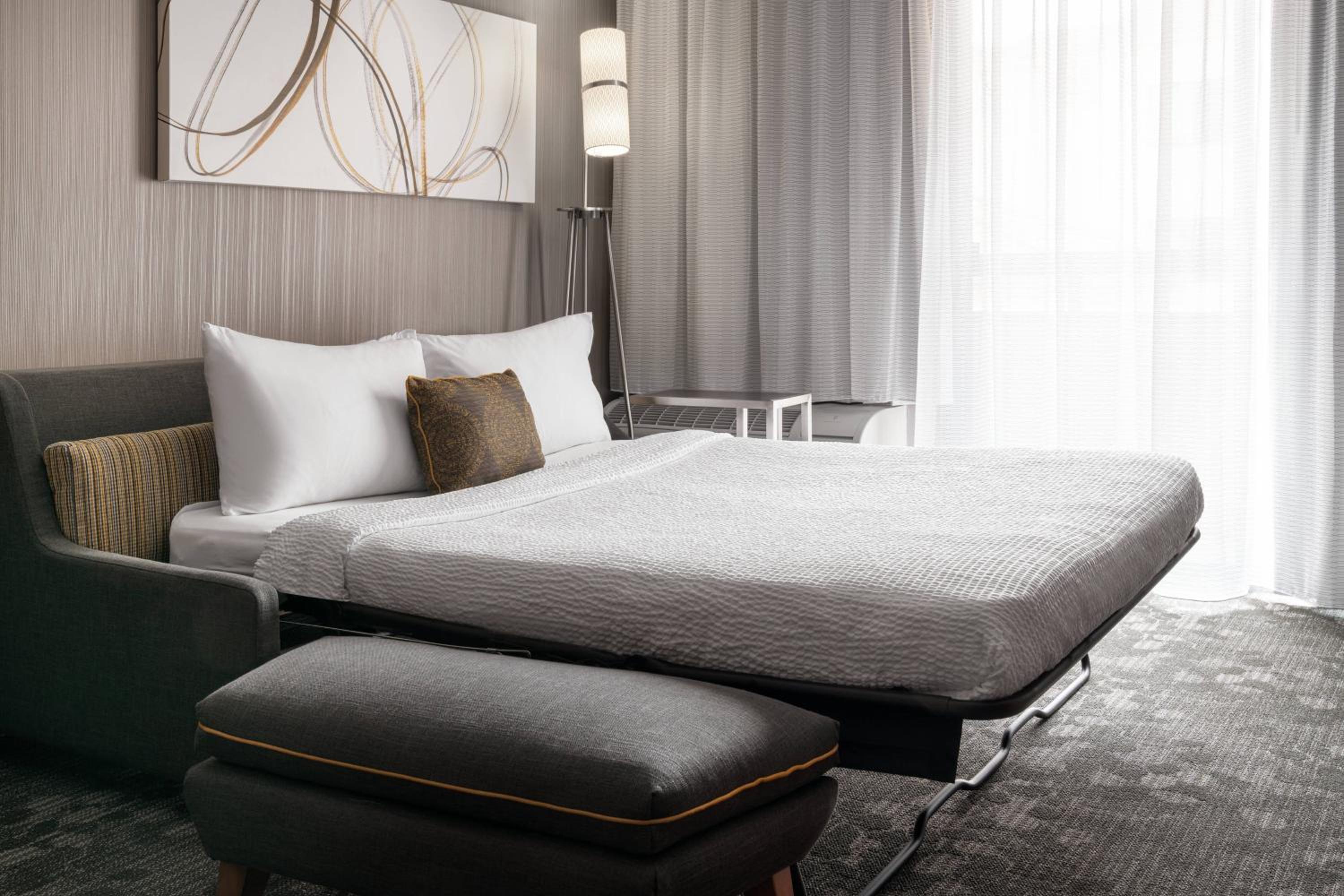 One-Bedroom King Suite with Sofa Bed and Adapted Tub - Mobility and Hearing Accessible