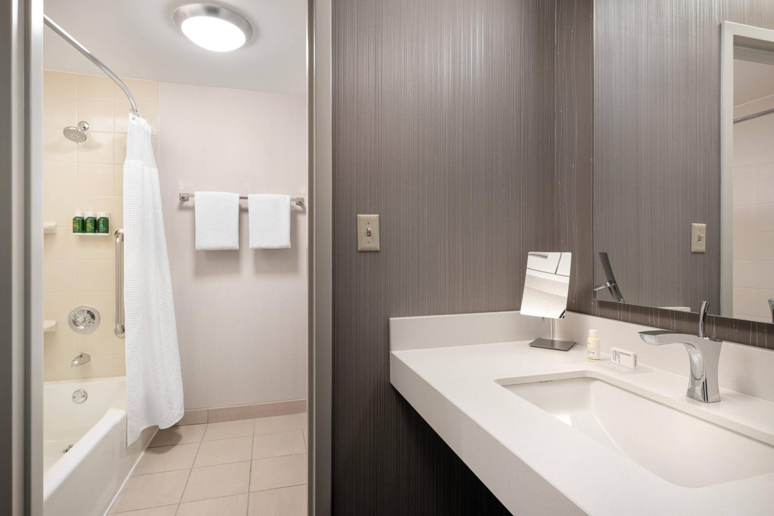Courtyard by Marriott Boulder, Photo 4