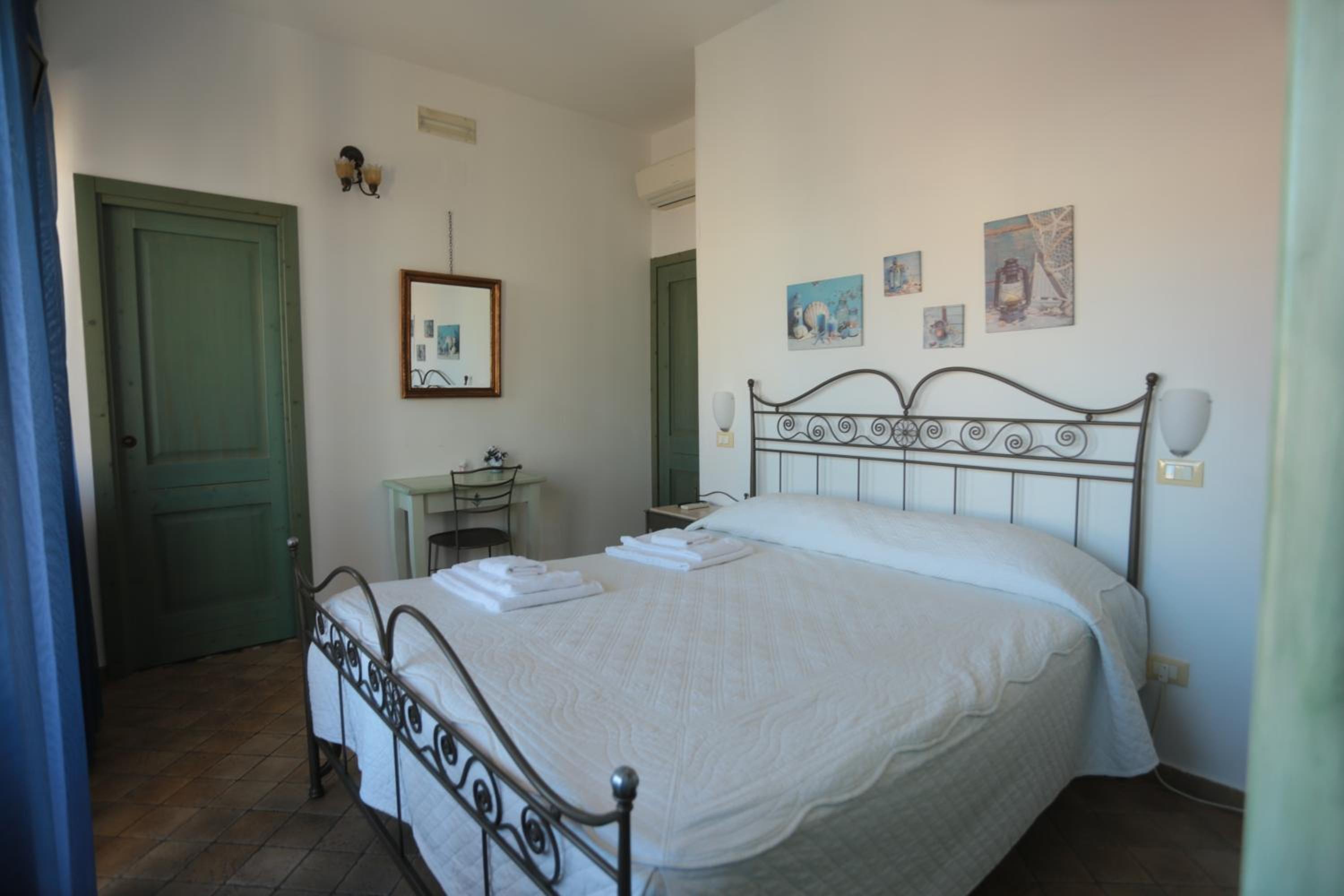 Double Room with Balcony and Sea View photo 3