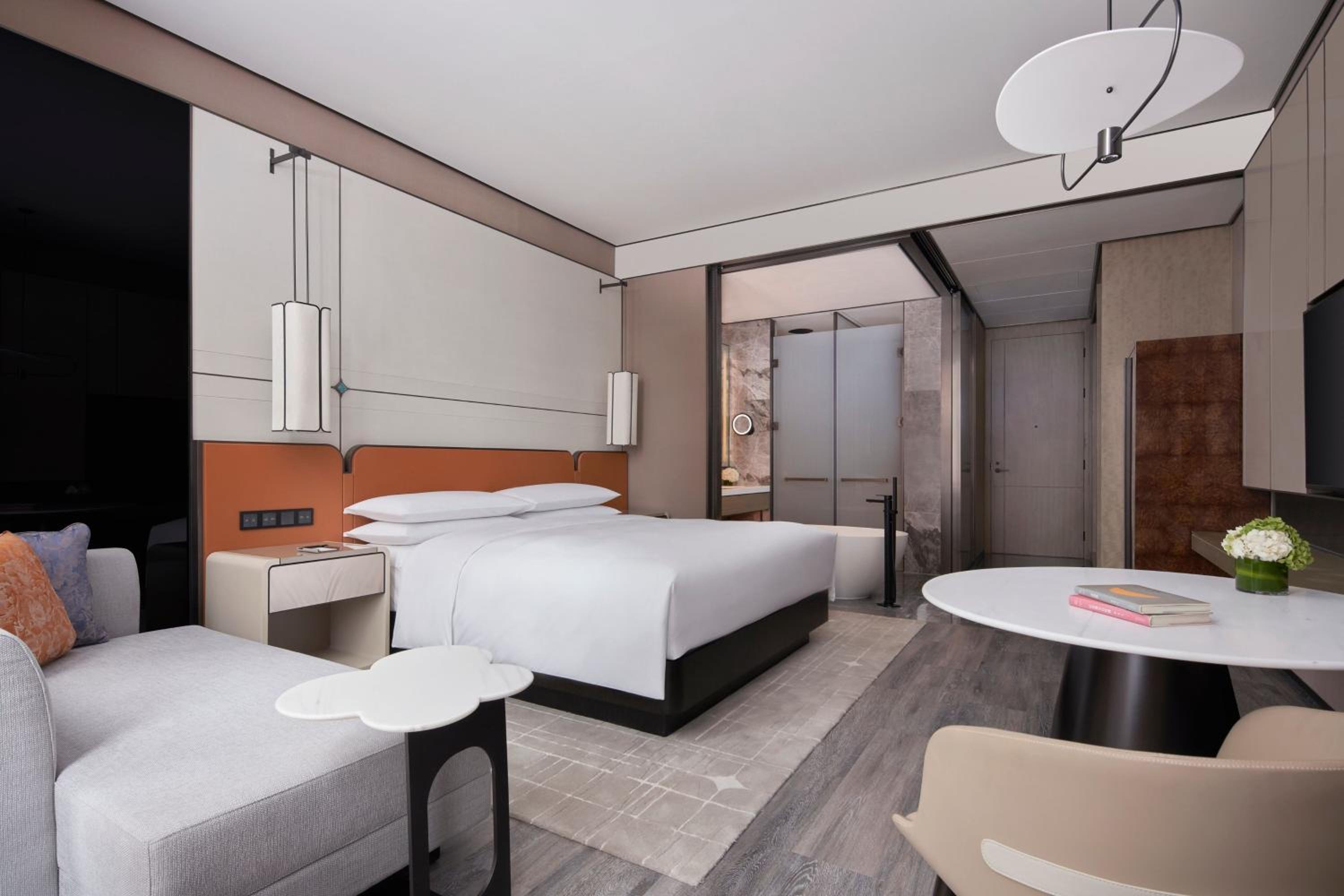 Deluxe King Room - Photo 5