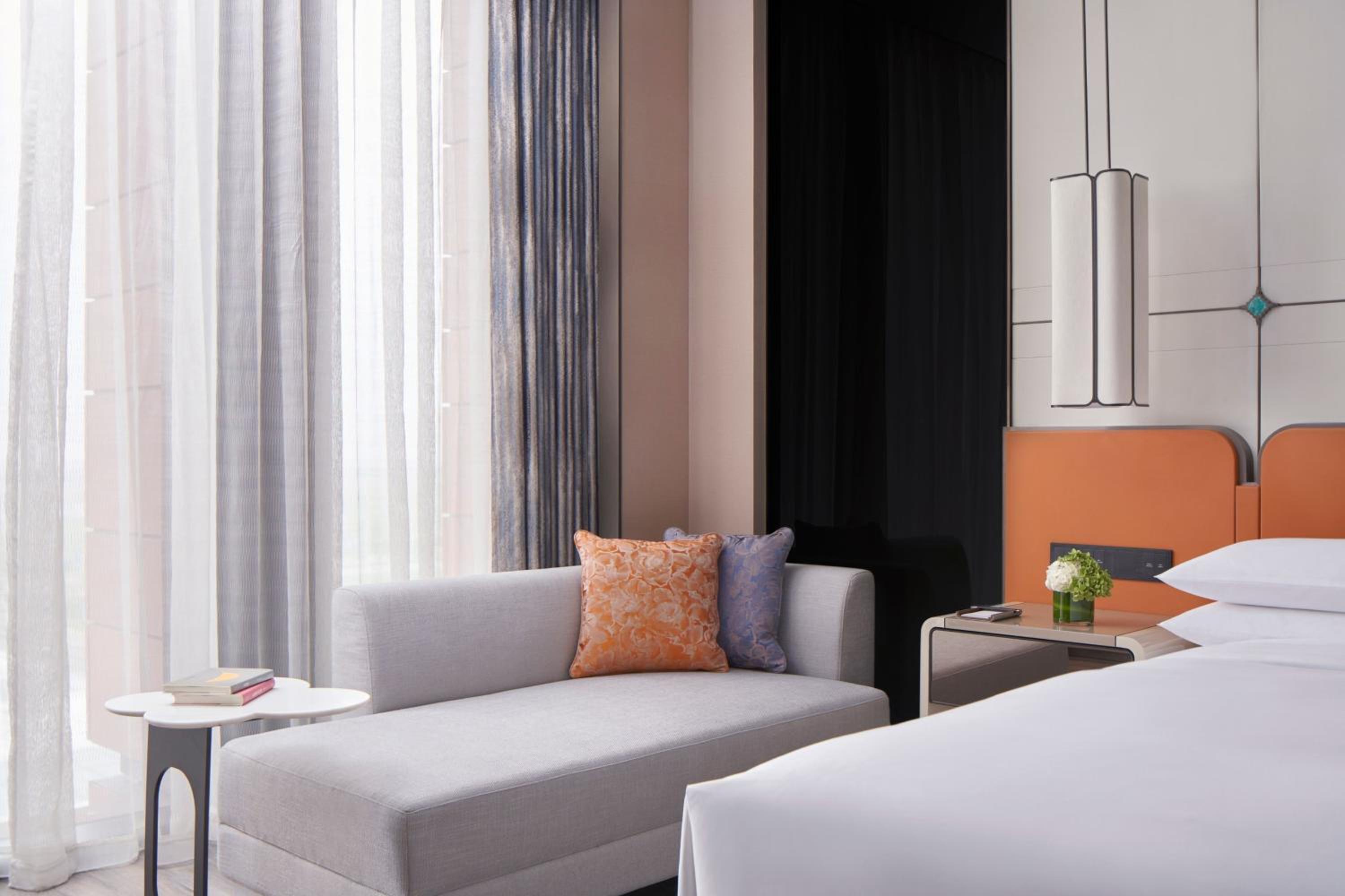 Deluxe King Room - Photo 6