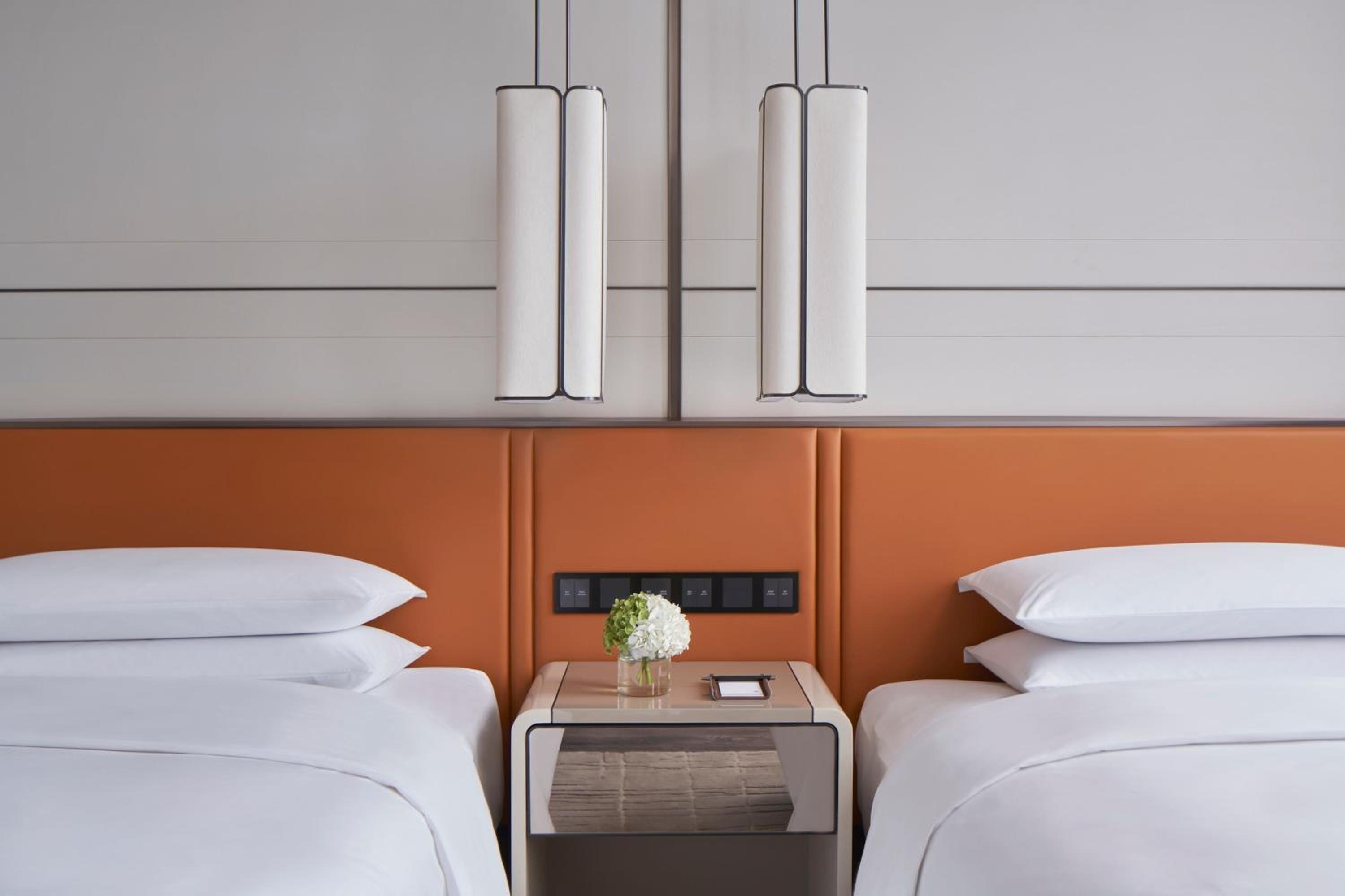 Deluxe Double Room with Two Double Beds - Photo 7