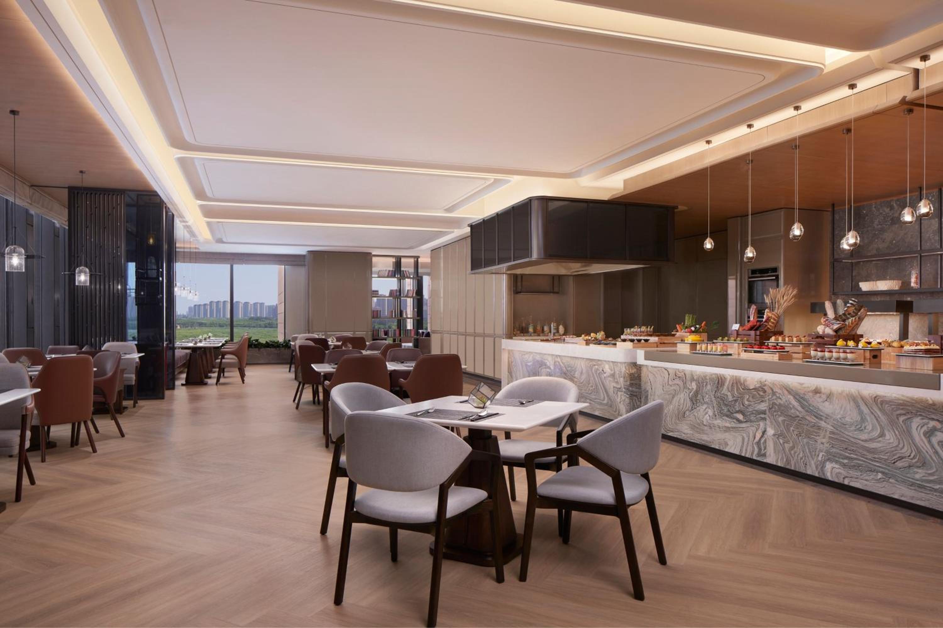 Executive Double Room with Two Double Beds - Club Lounge Access - Photo 11
