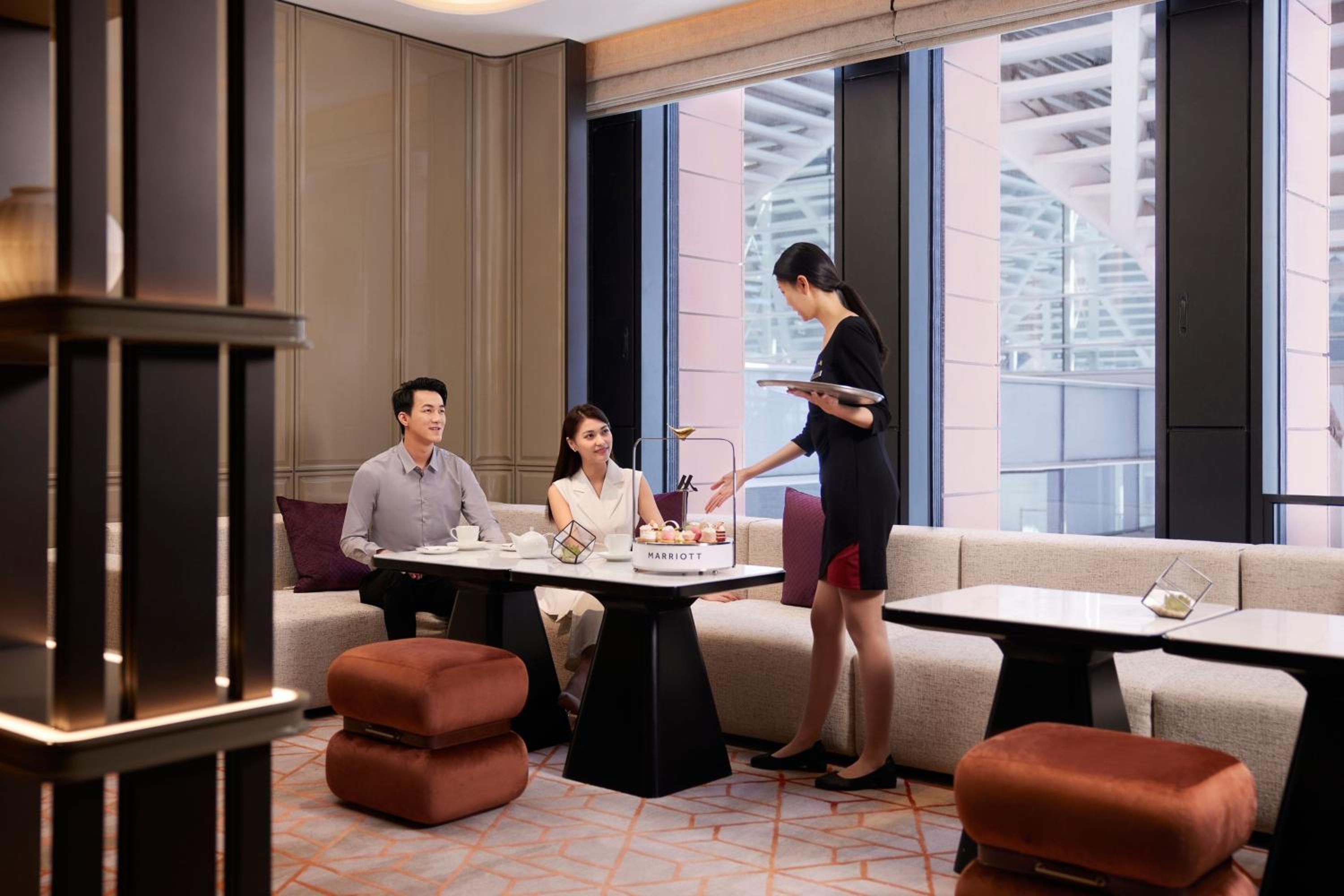 Executive Double Room with Two Double Beds - Club Lounge Access - Photo 14