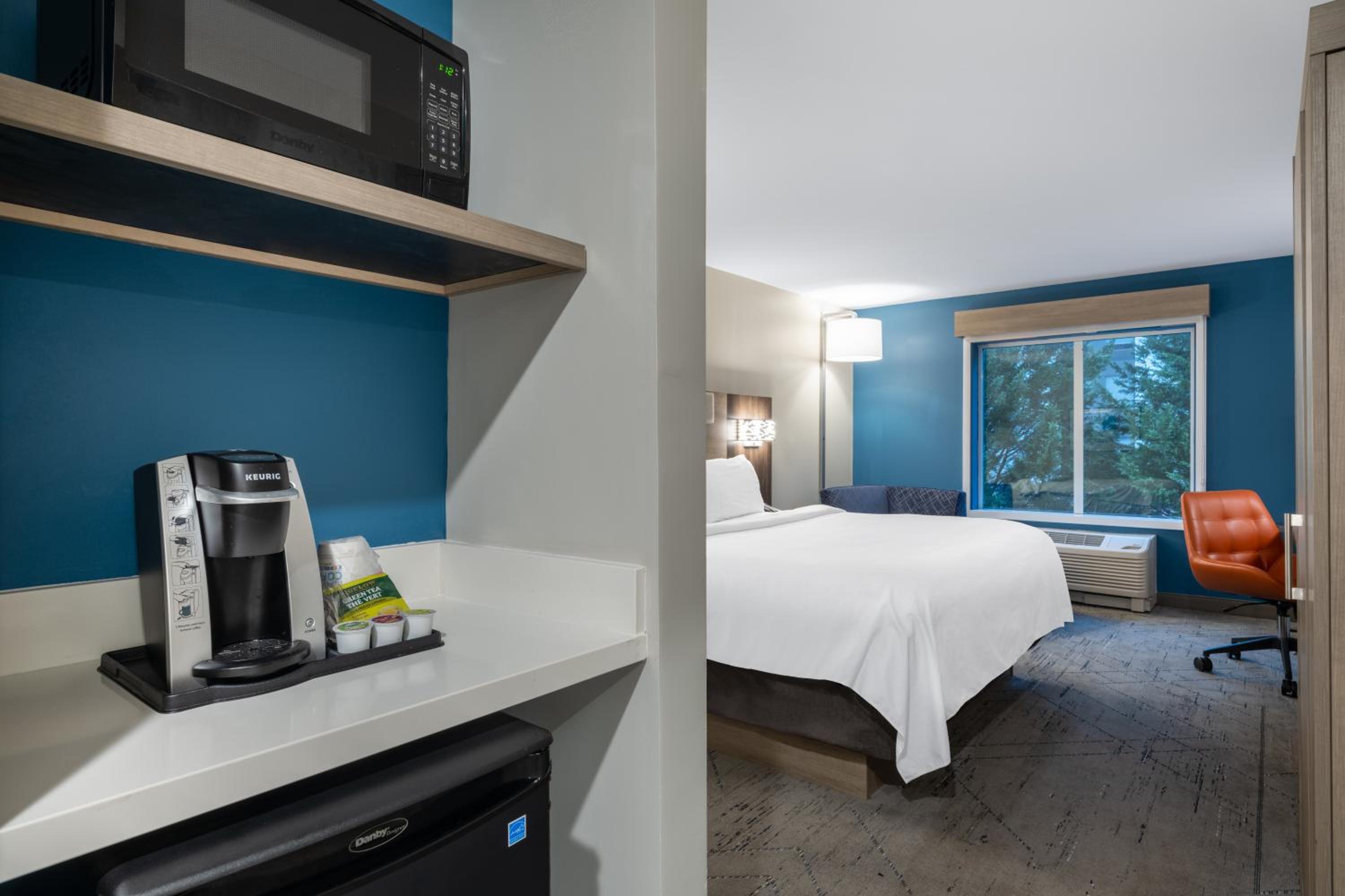 Standard King Room - Photo 5