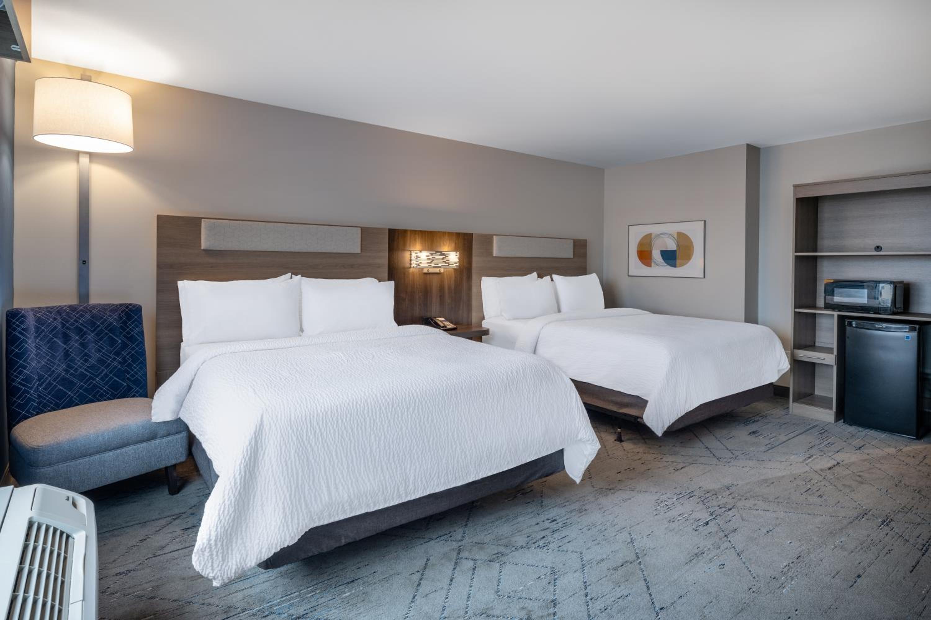 Queen Room with Two Queen Beds - Mobility Accessible/Non-Smoking - Photo 3