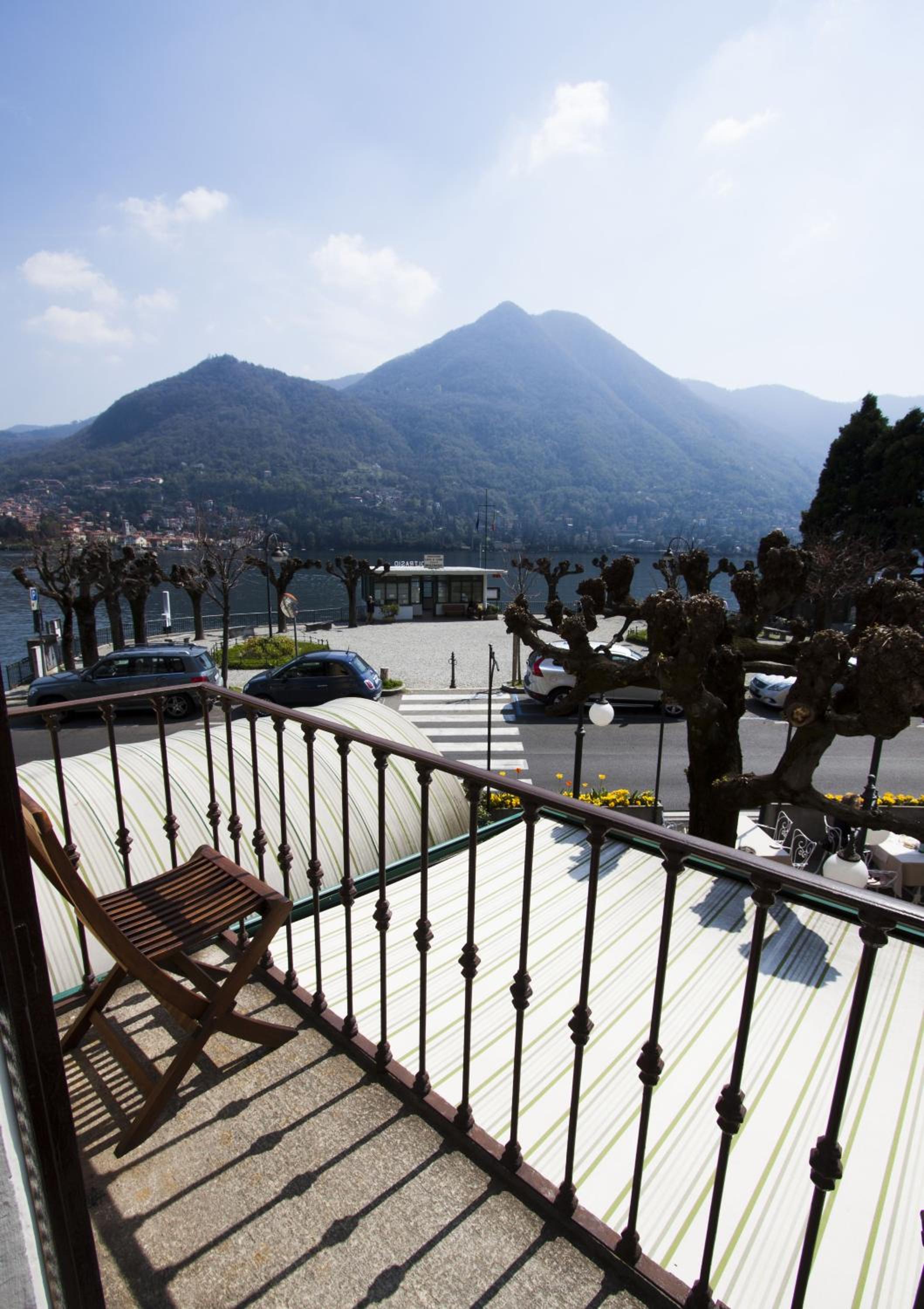 Double Room with Lake View thumbnail 6