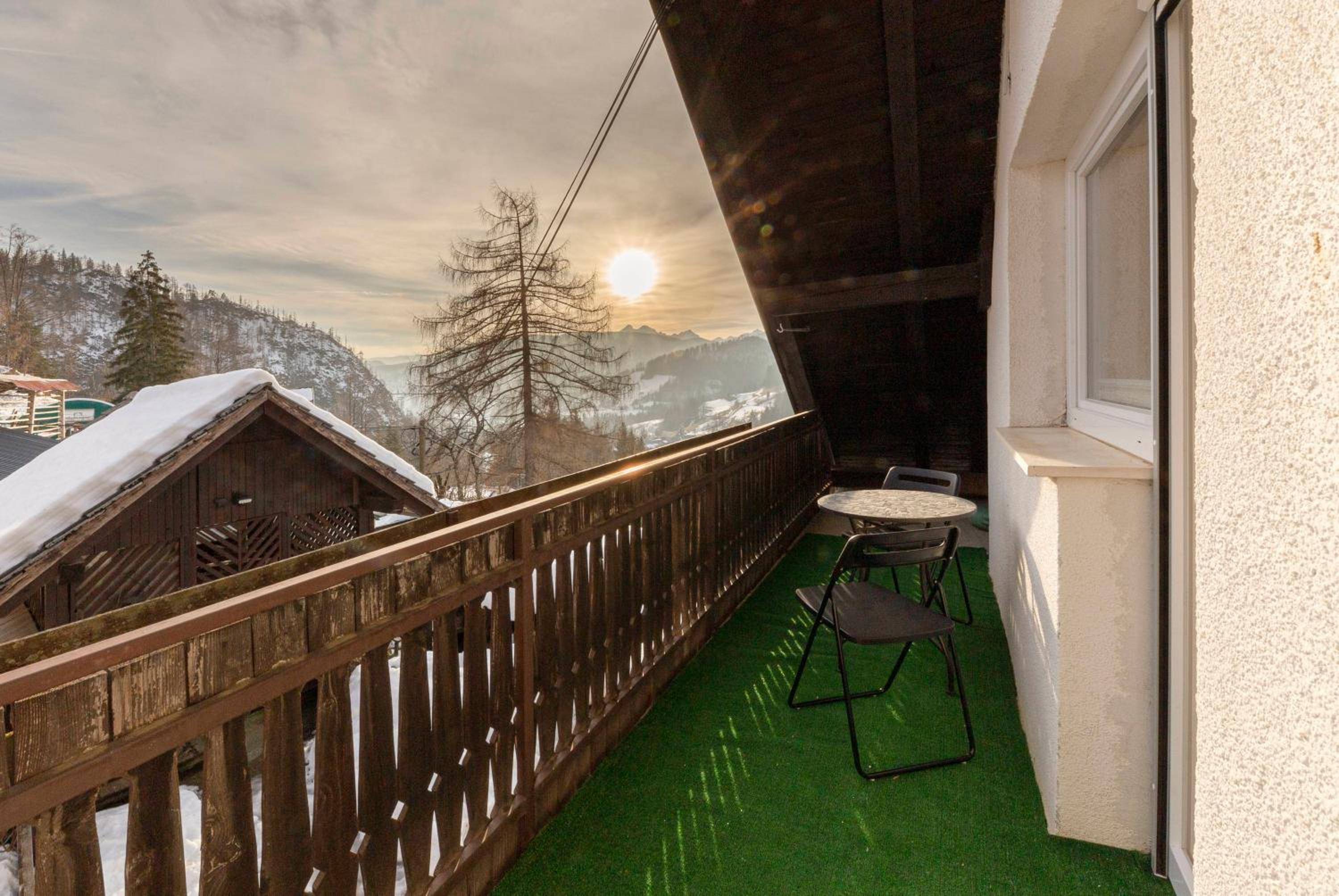 Apartment with Balcony photo 2