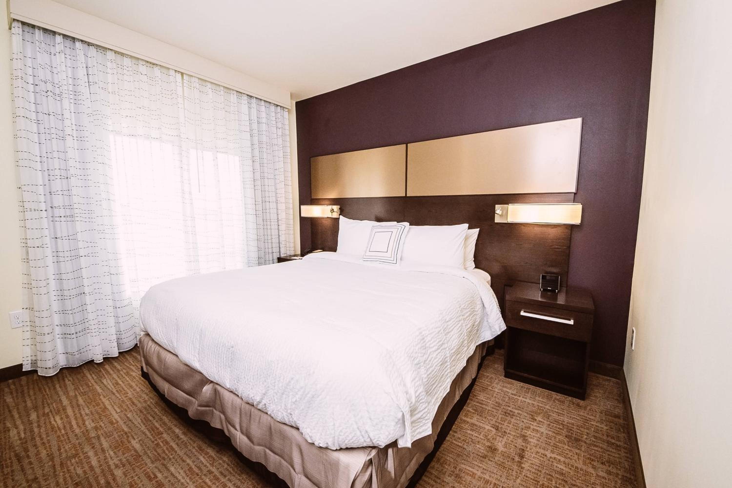 One-Bedroom King Suite photo 2