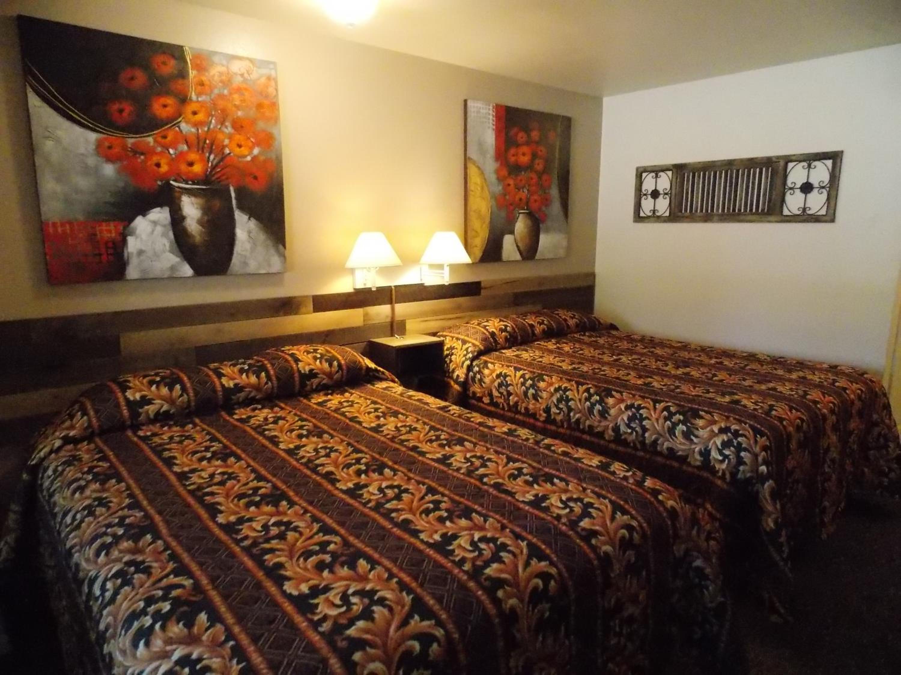 Deluxe Queen Room with Two Queen Beds photo 3