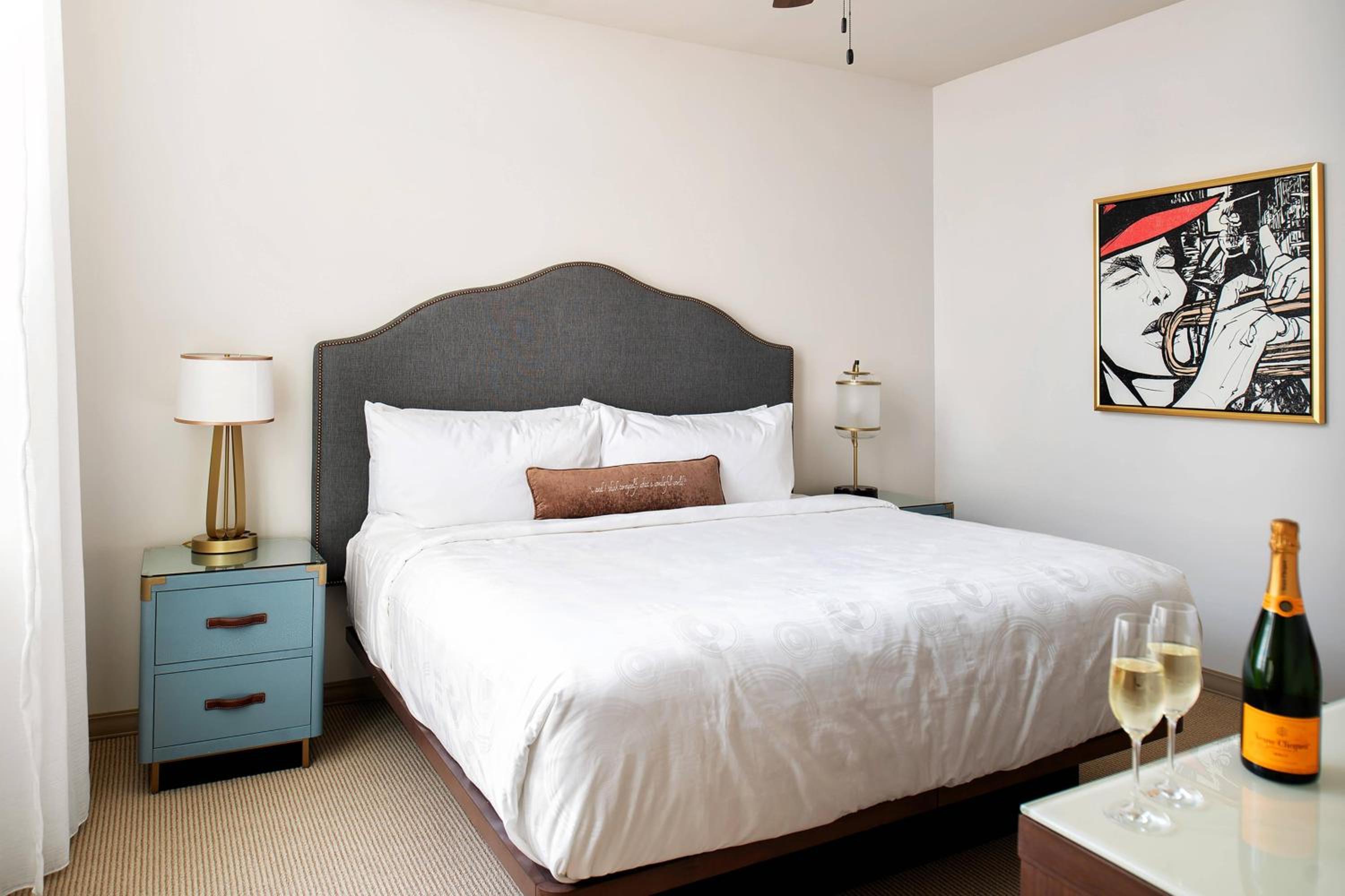 One-Bedroom Suite with Sofa Bed photo 2