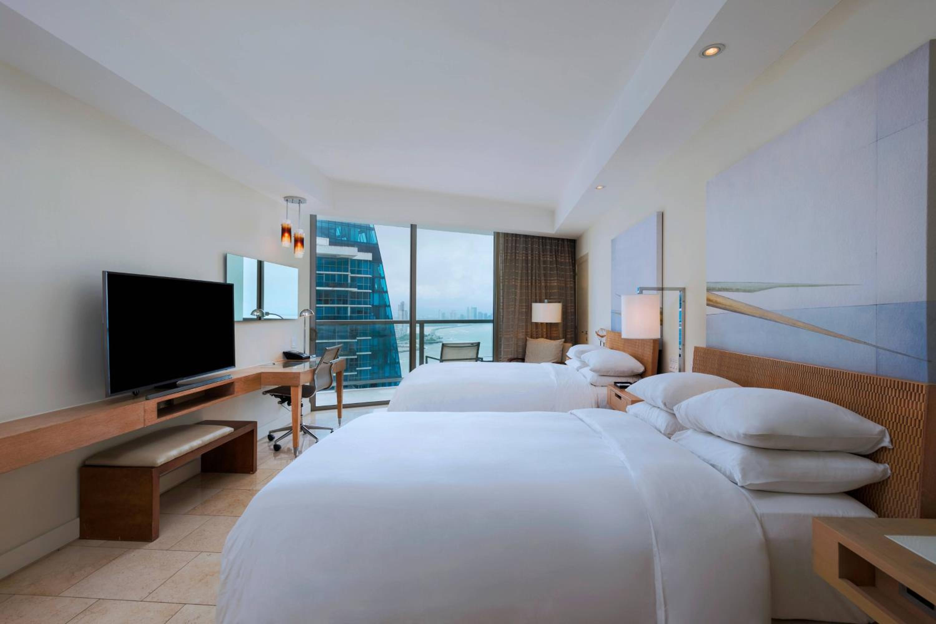 Concierge level, Guest room, 2 Double, Partial ocean view - Photo 1