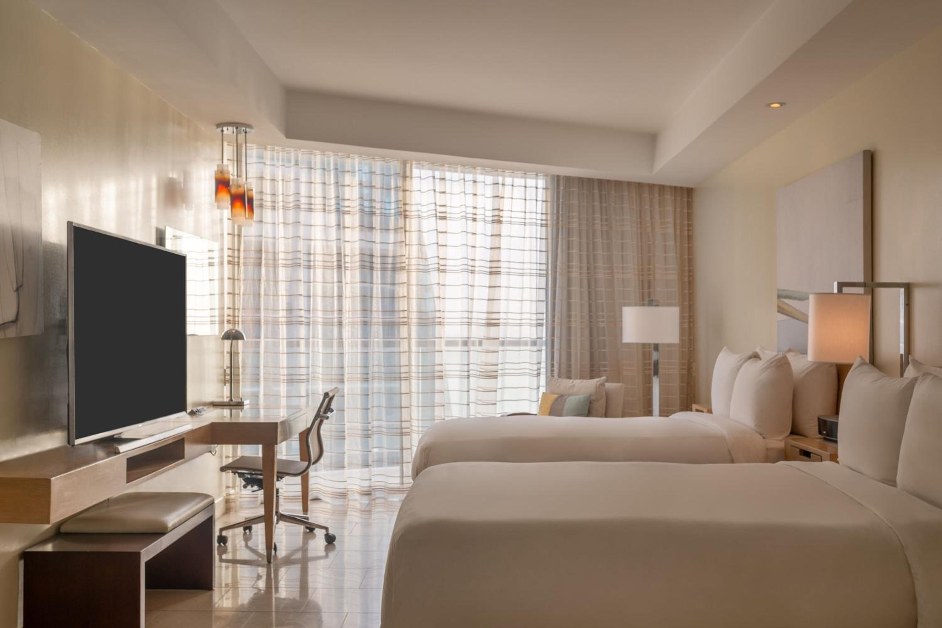 Grand, Suite, 2 Double, Partial ocean view, Balcony - Photo 1