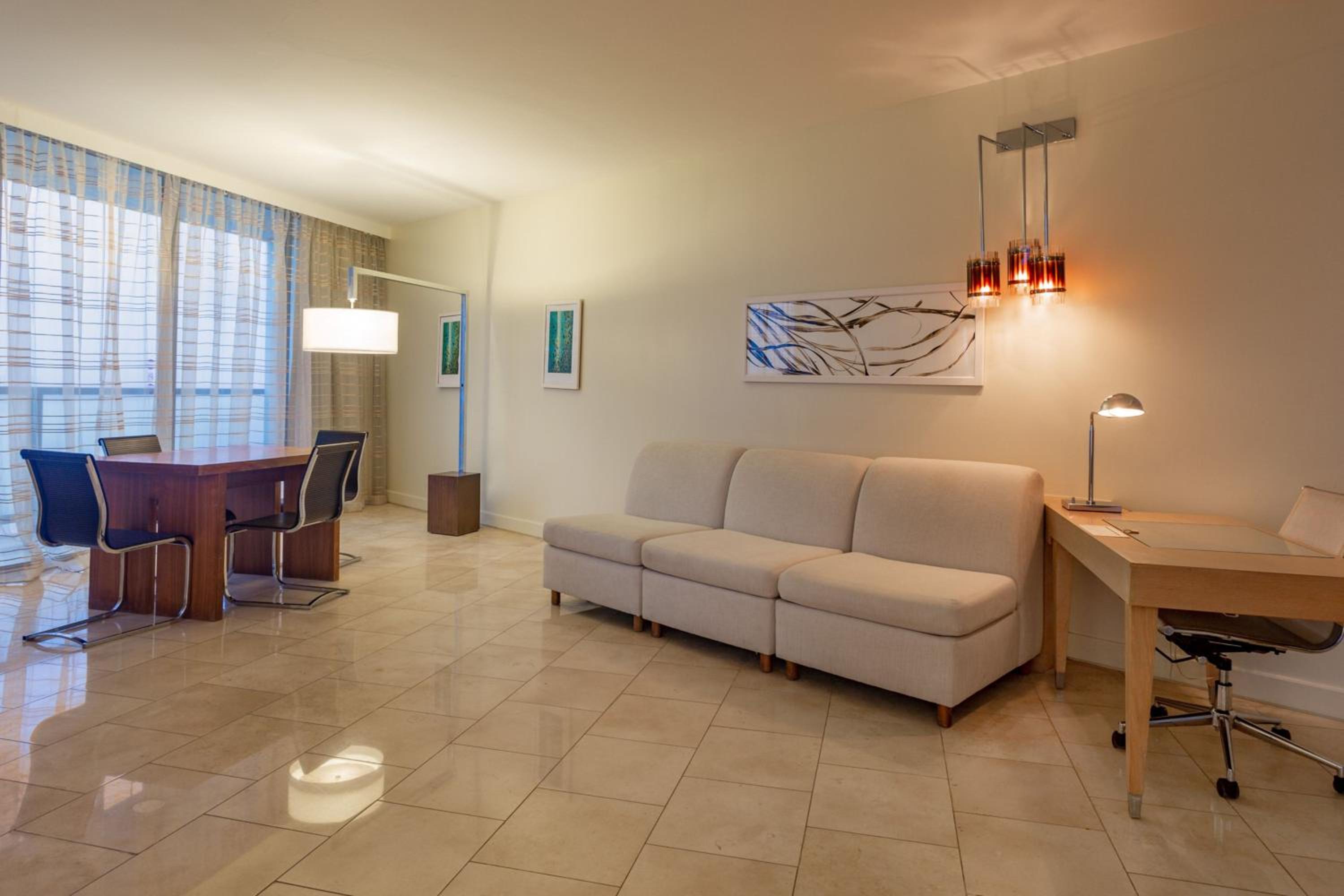 Executive suite with king bed, balcony and partial ocean view - Photo 9