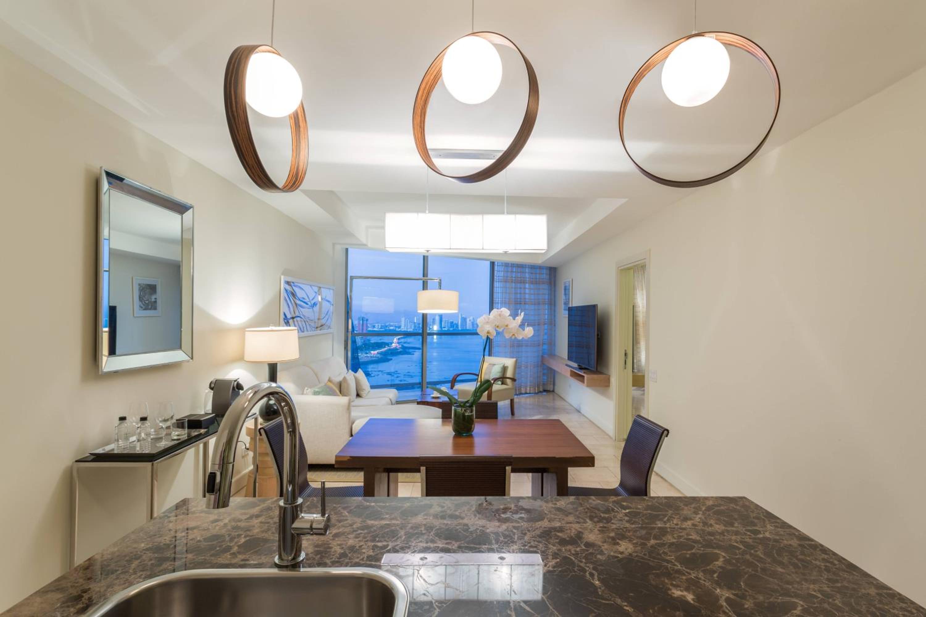 Grand, Suite, 2 Double, Partial ocean view, Balcony - Photo 2