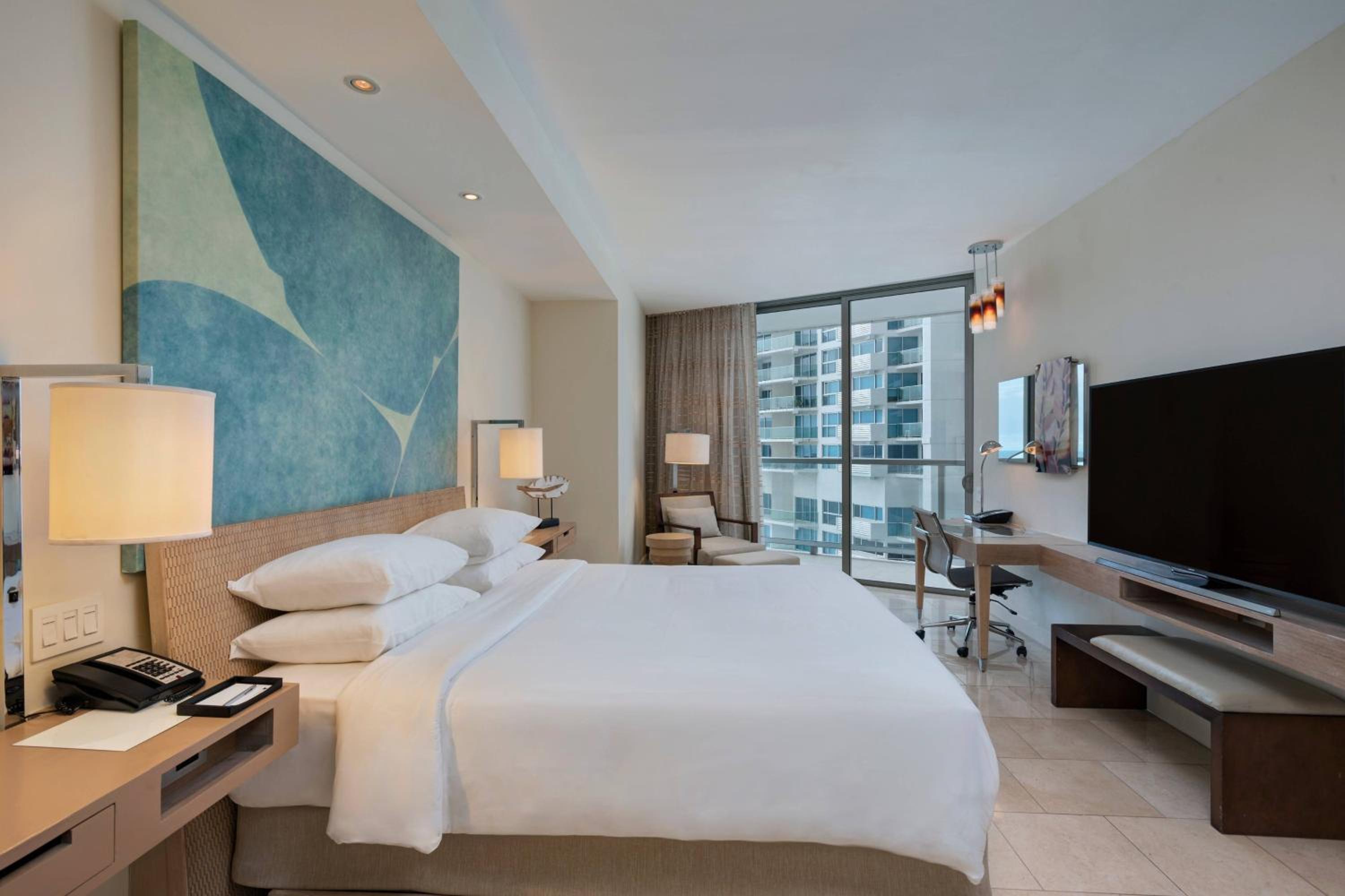 Grand, Suite, 1 King, Partial ocean view, Balcony - Photo 5