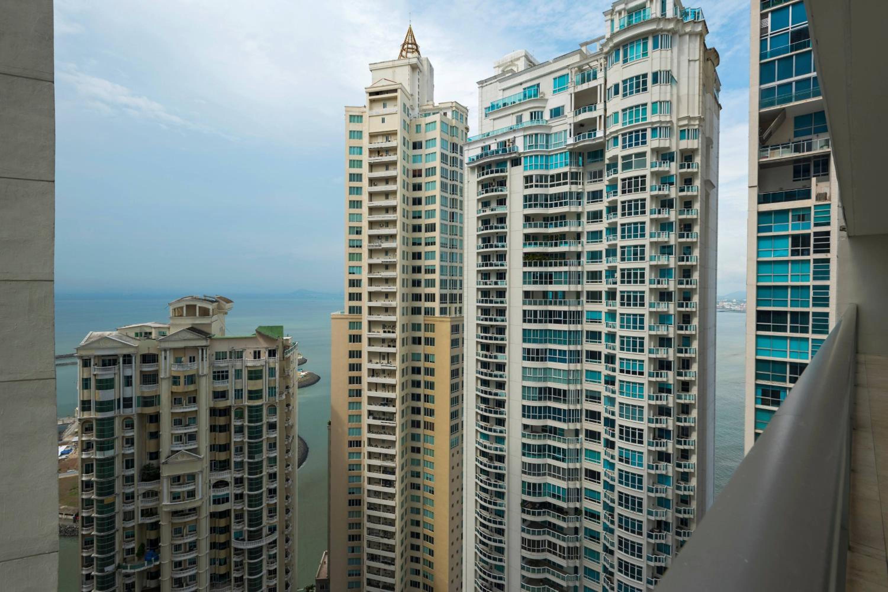 Grand, Suite, 1 King, Partial Ocean View, Balcony