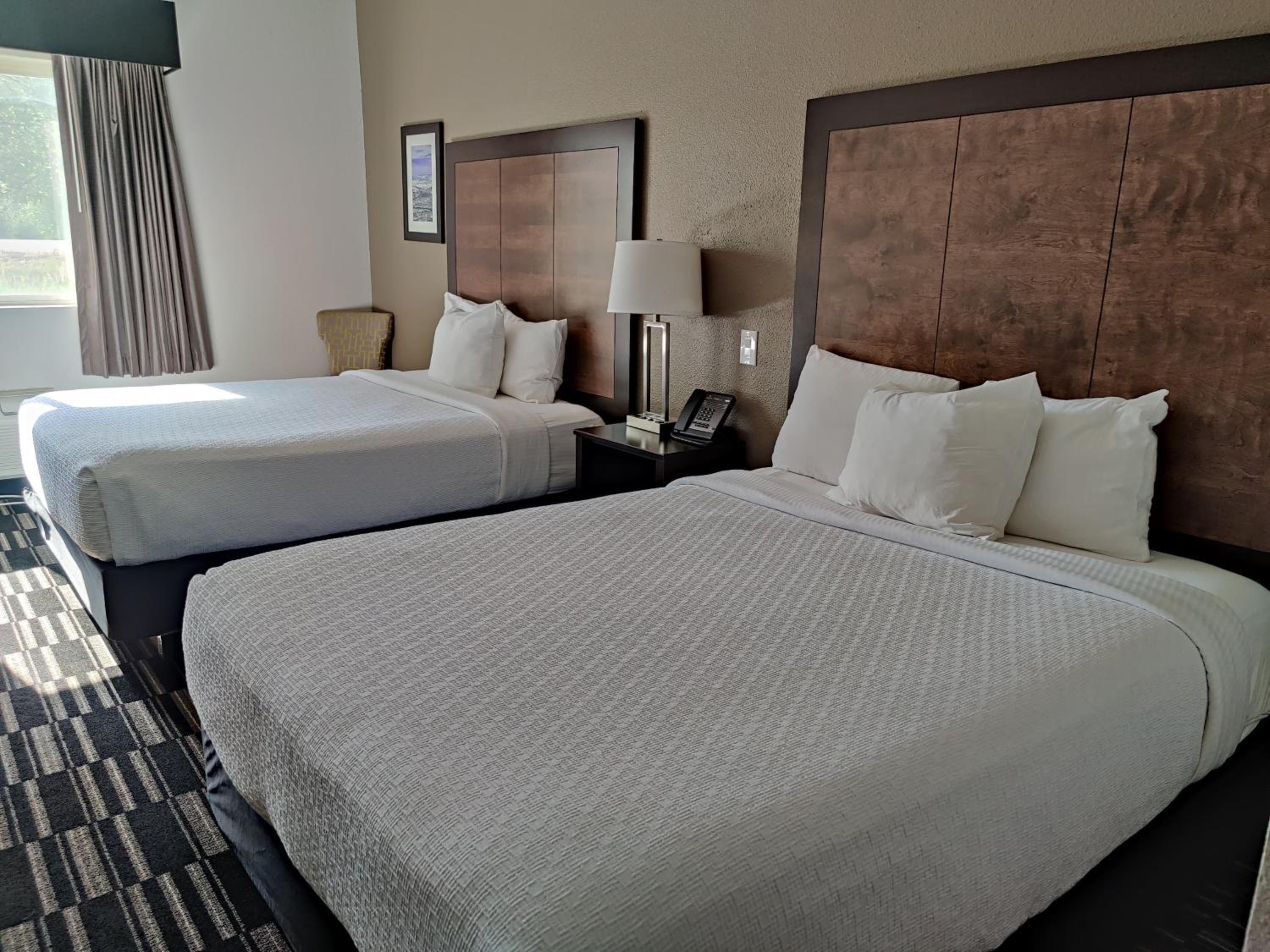 Queen Room with Two Queen Beds - Non-Smoking - Photo 2