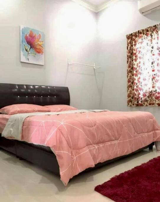 Three-Bedroom House photo 2