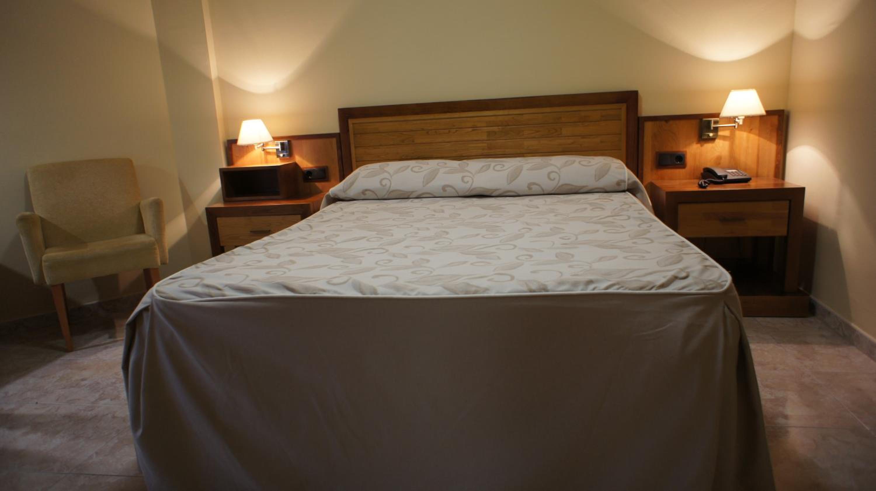 Double or Twin Room - Photo 6