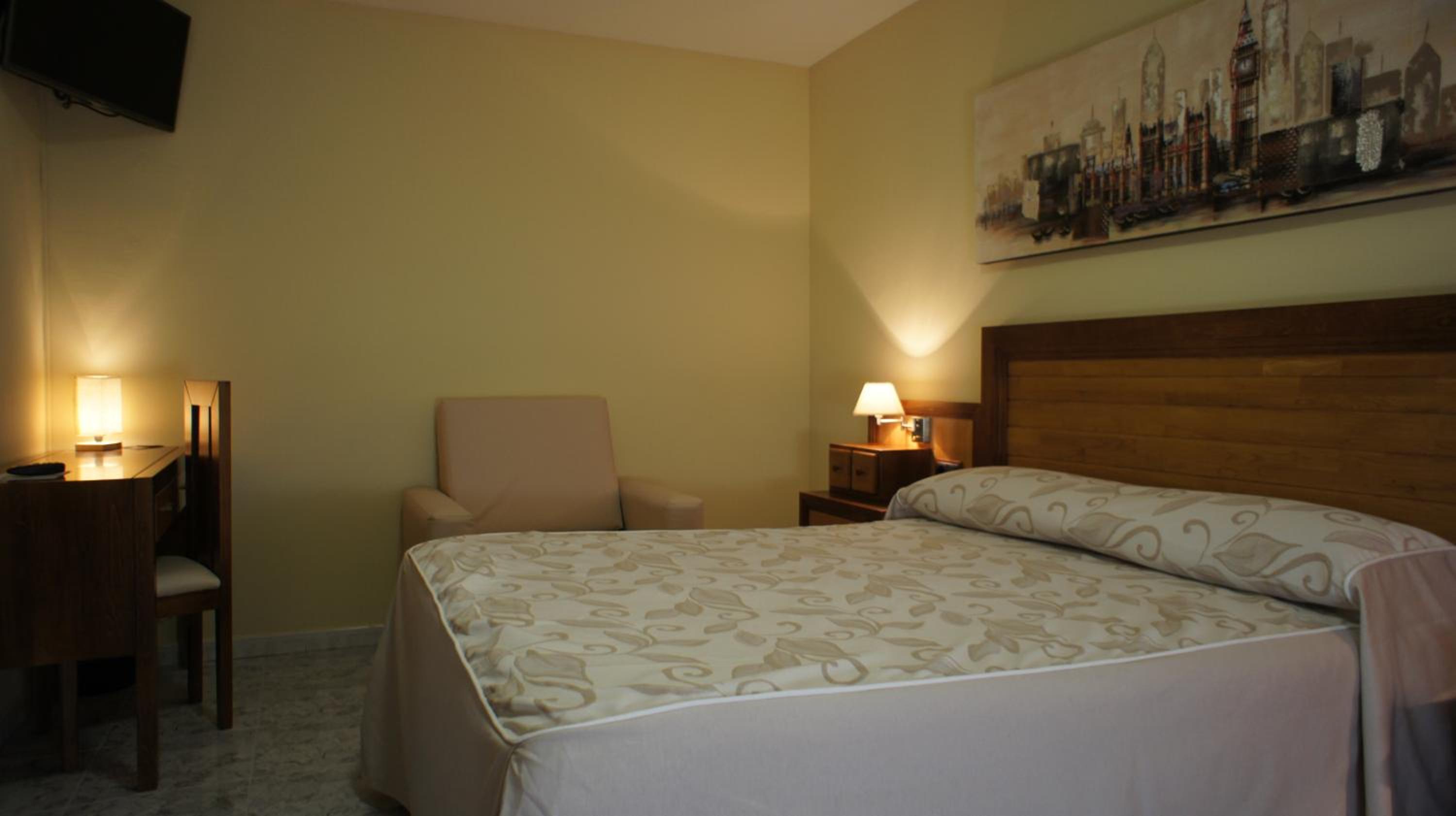 Double or Twin Room - Photo 7