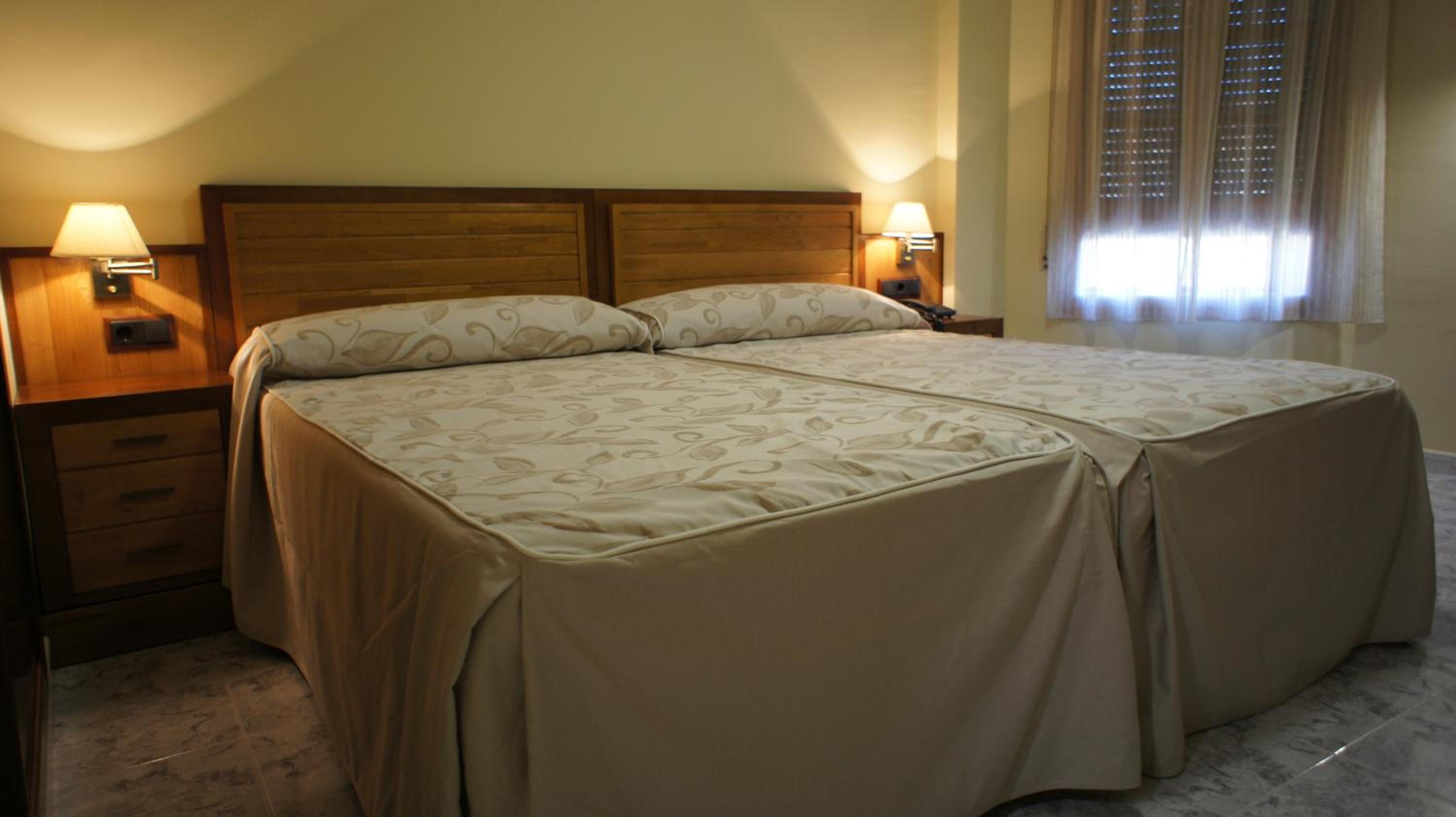 Double or Twin Room - Photo 4