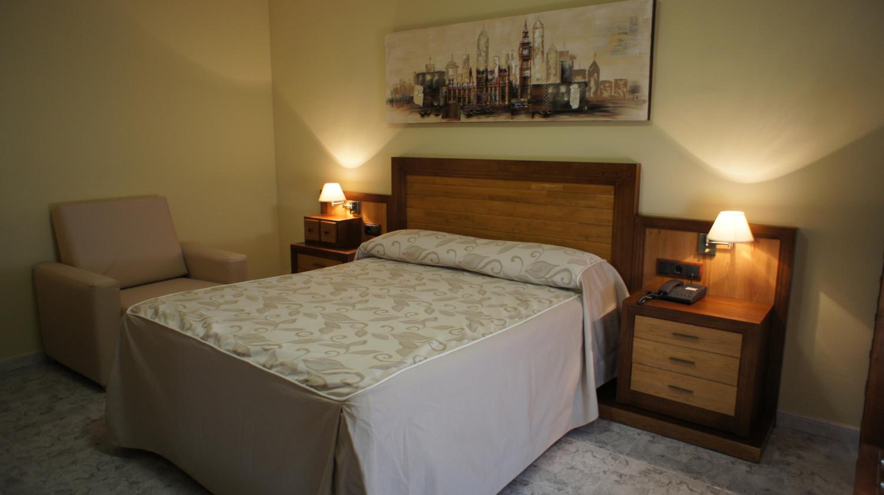 Double or Twin Room - Photo 8
