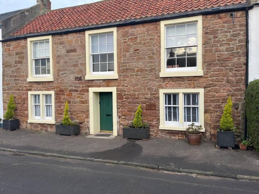 Four-Bedroom House photo 2