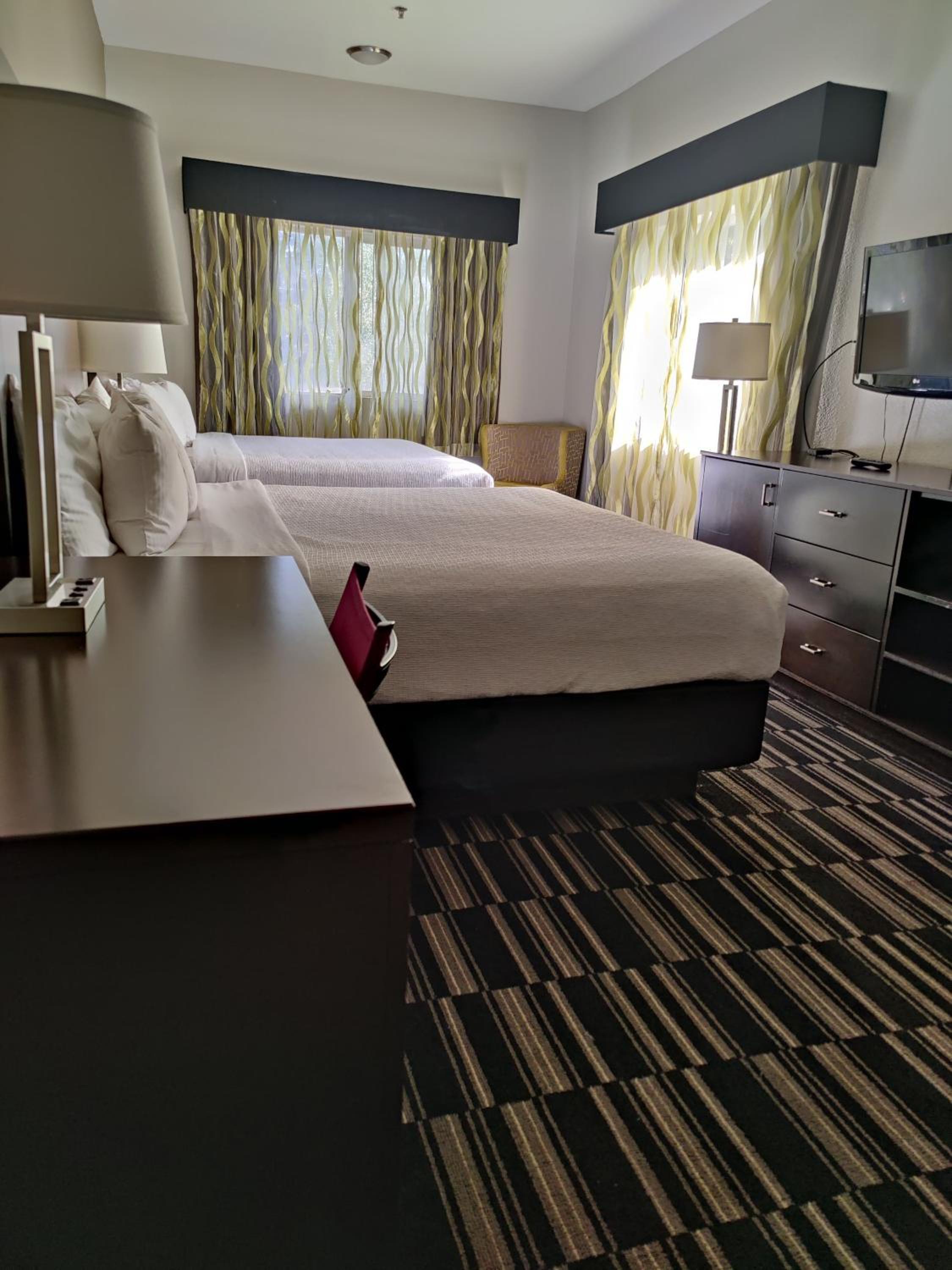 King Room with Two King Beds - Non-Smoking - Photo 3